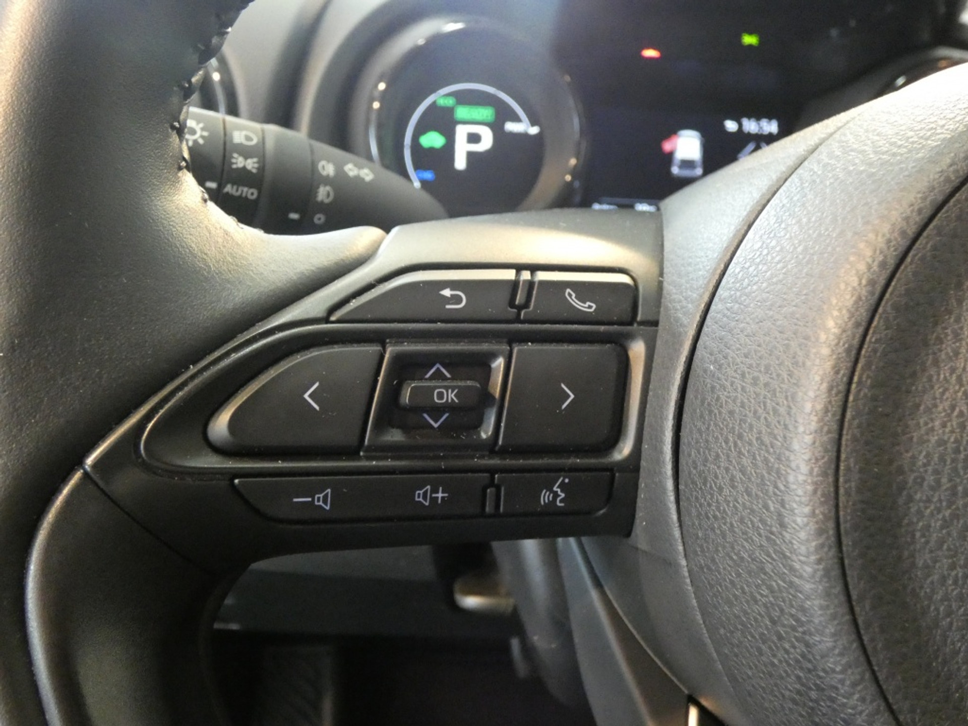 38058550-16.jpg