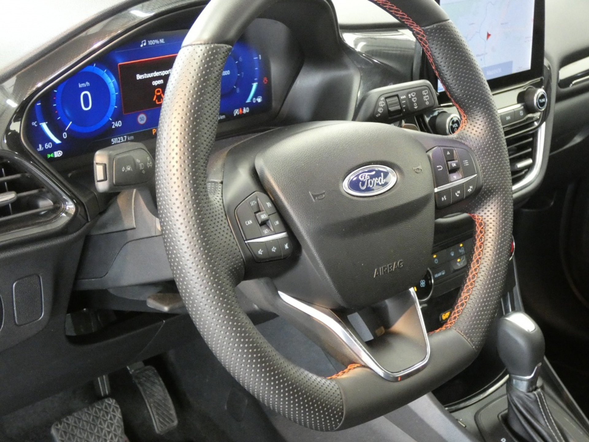 39130522-10.jpg