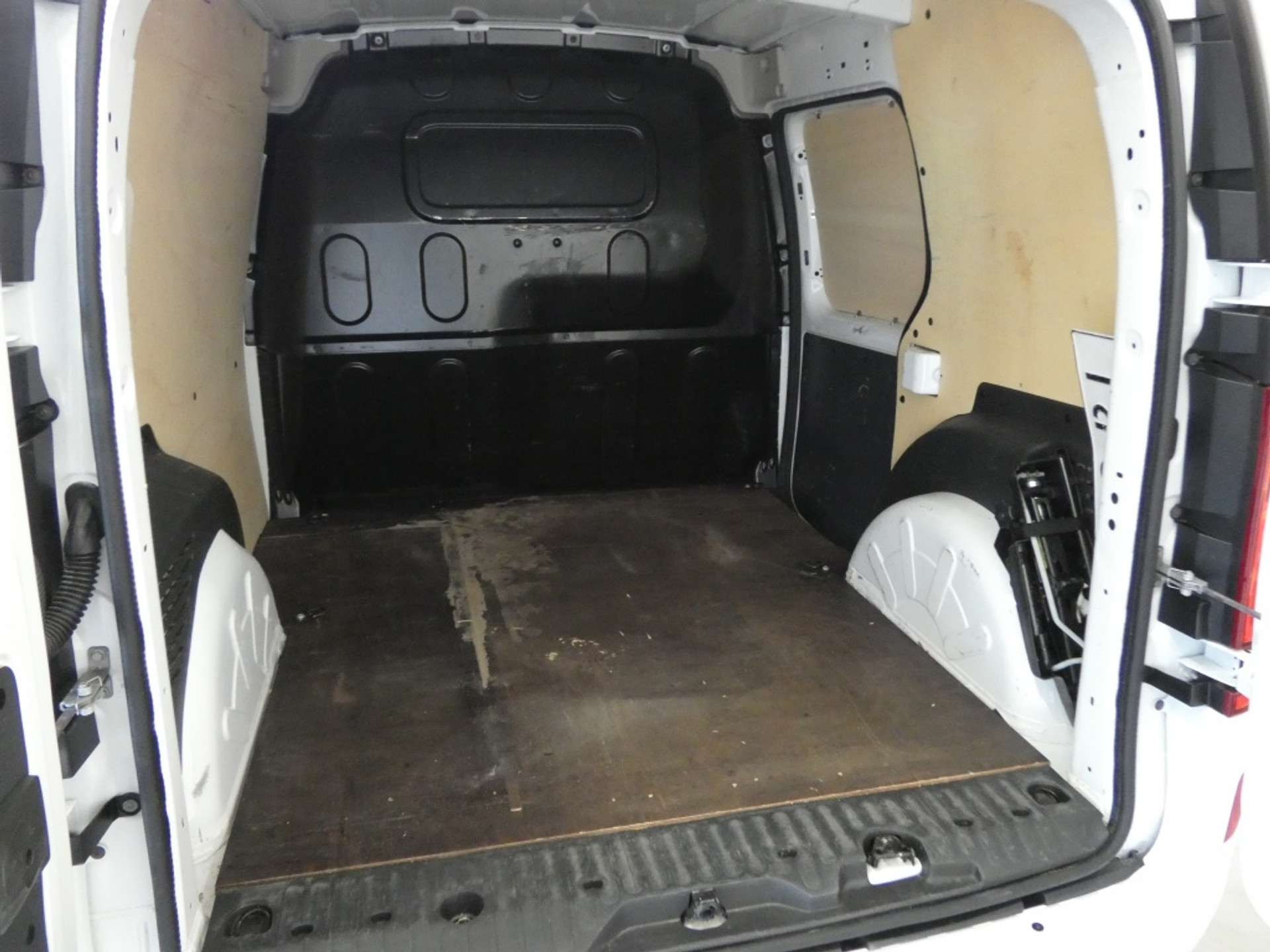 40718691-14.jpg