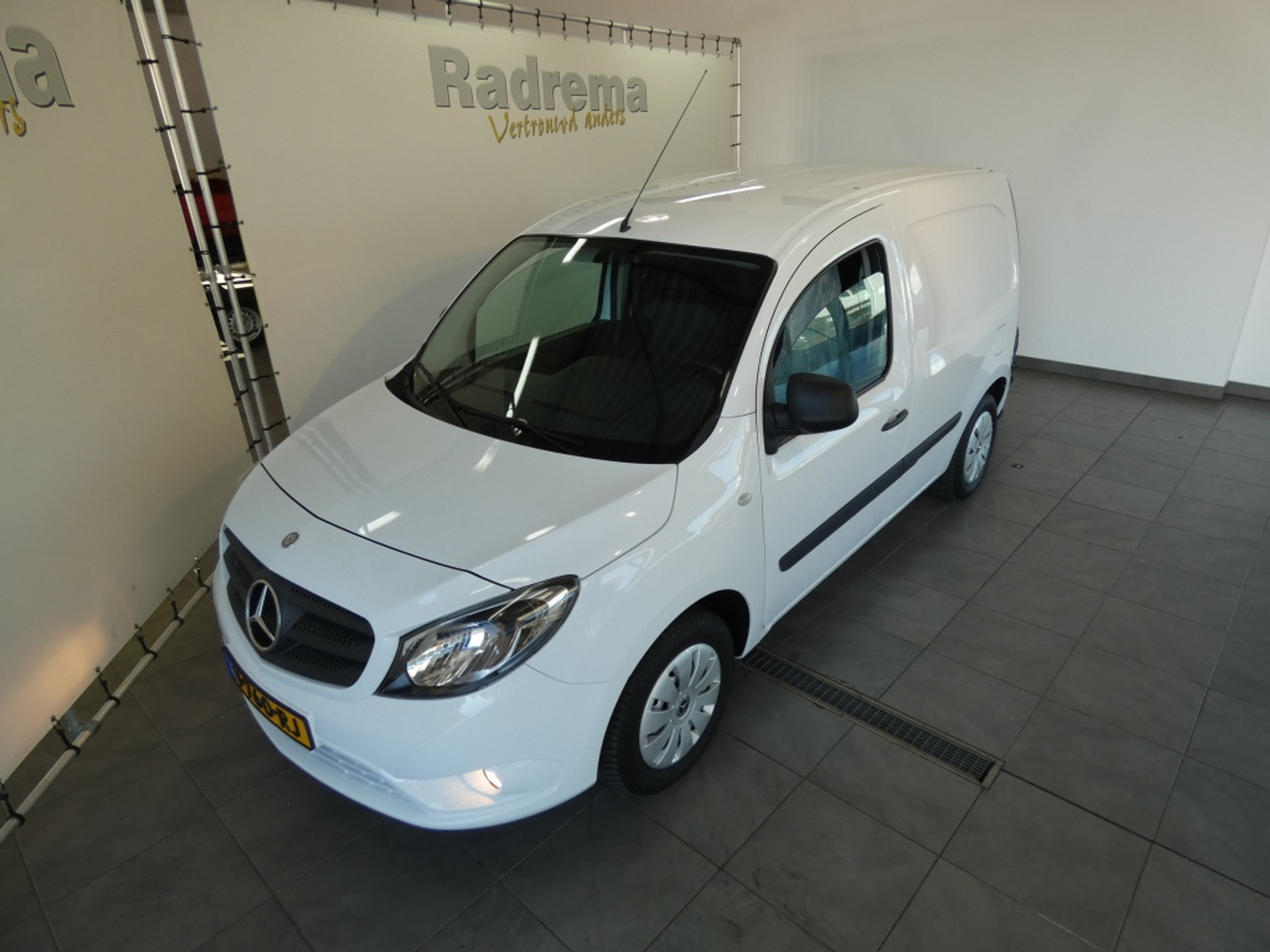 40718691-3.jpg
