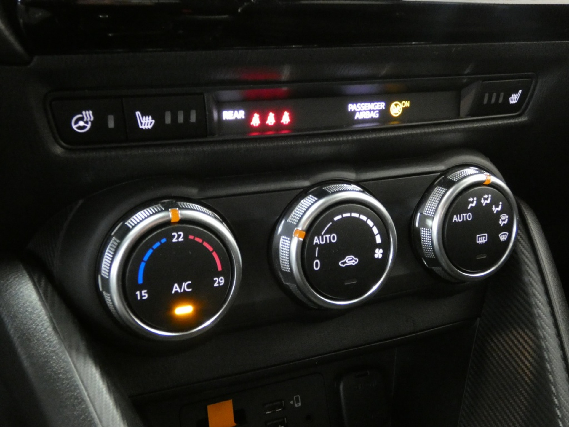 41527849-14.jpg