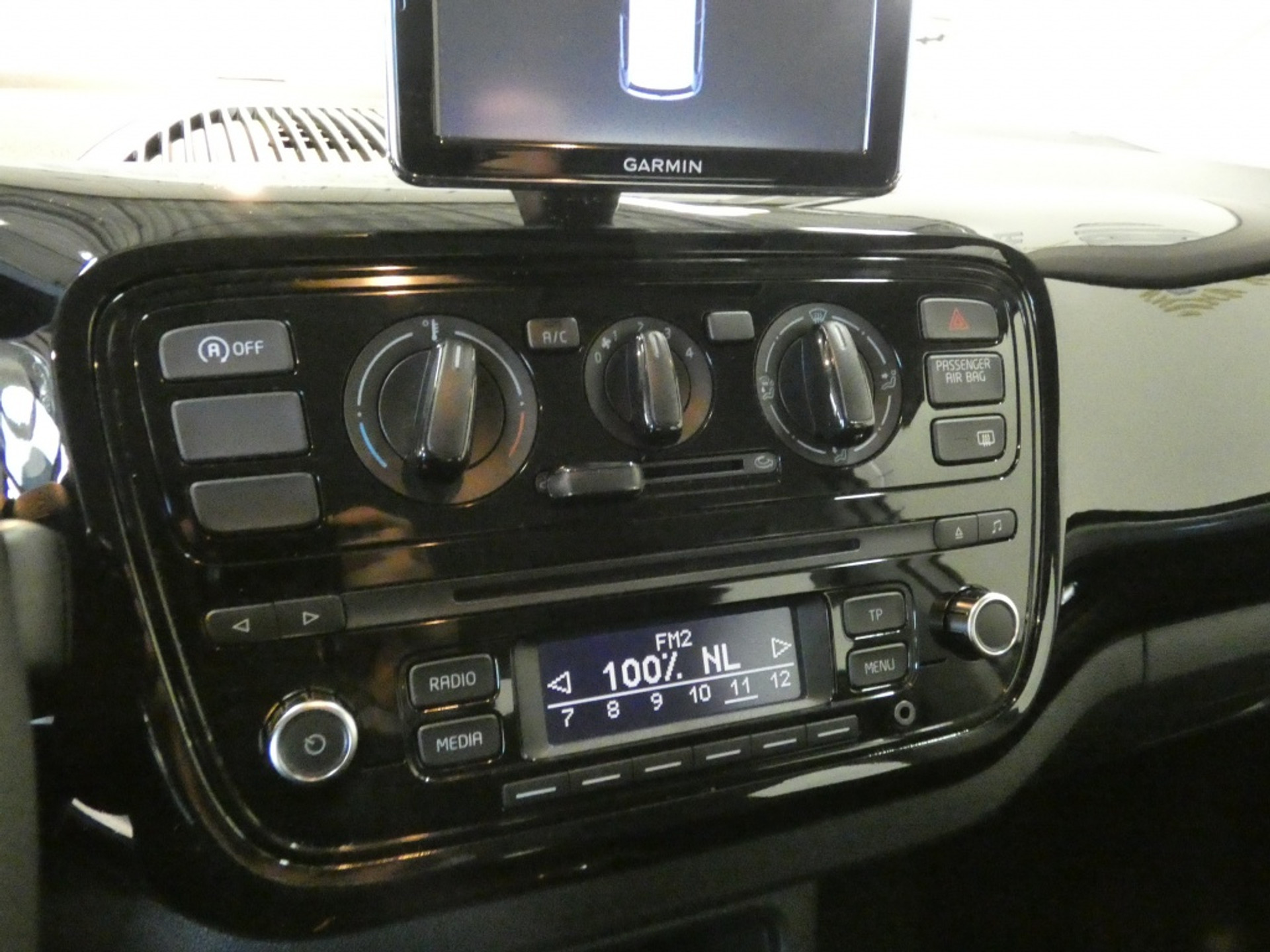 41602477-14.jpg