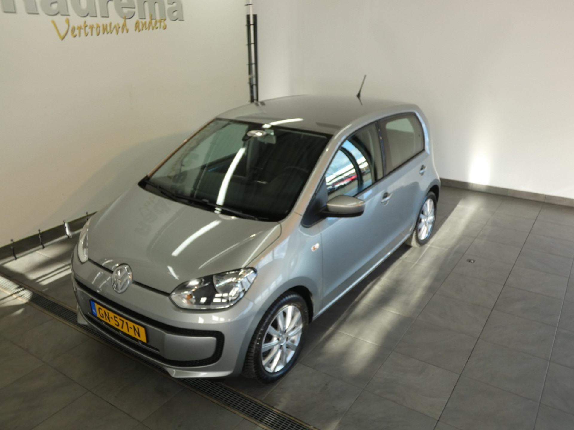 41602477-4.jpg