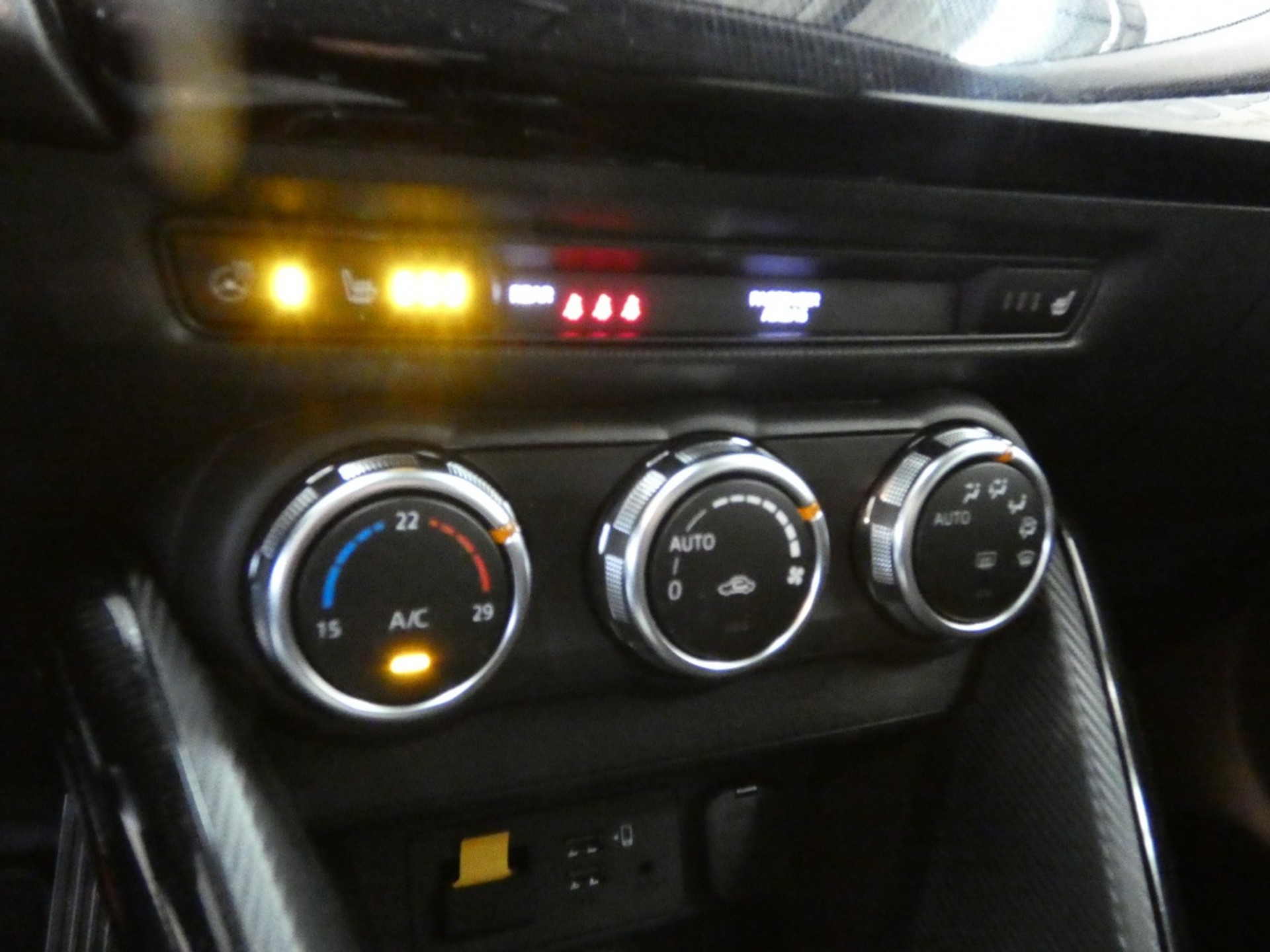 42189607-13.jpg