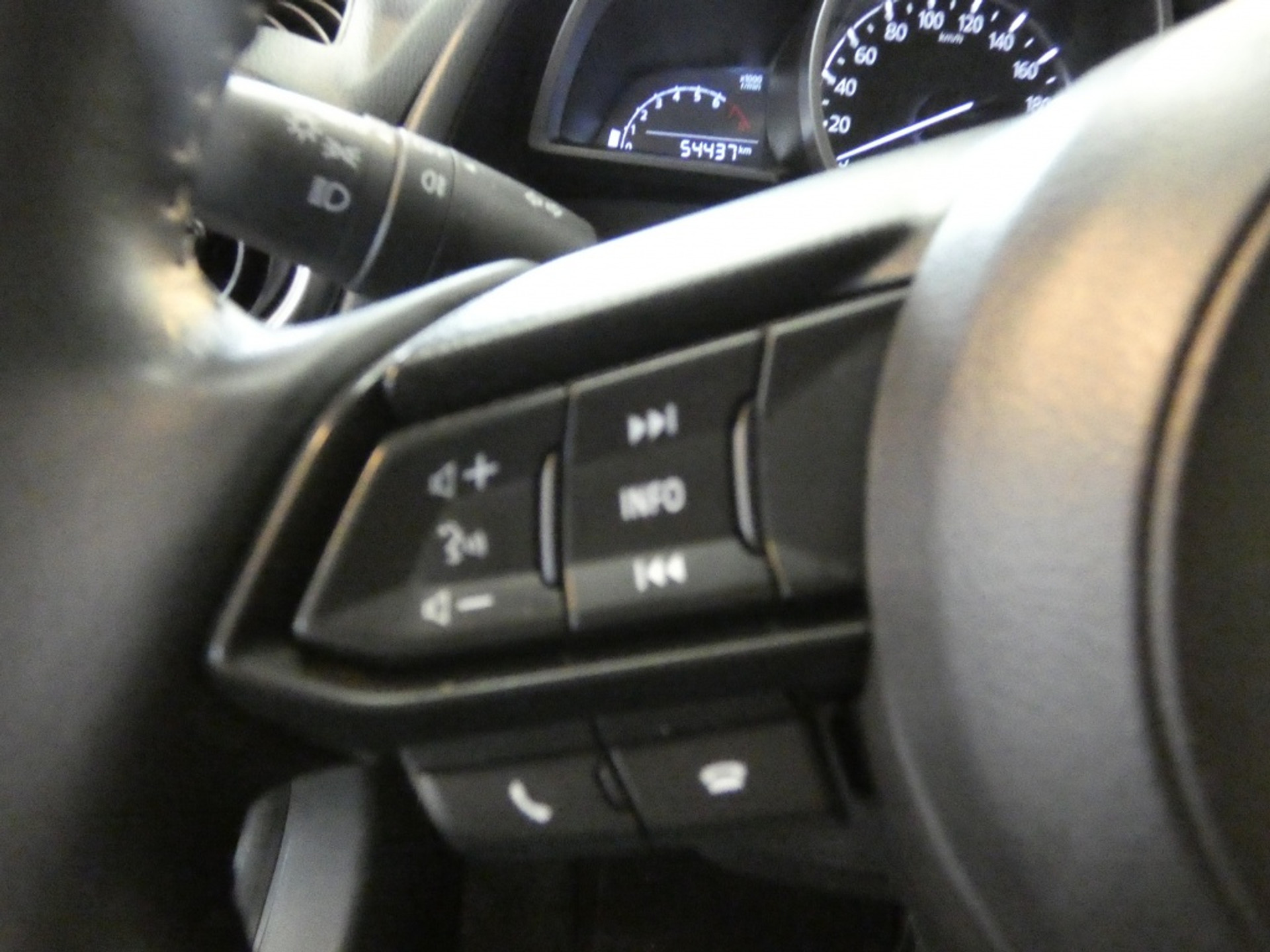 42189607-17.jpg
