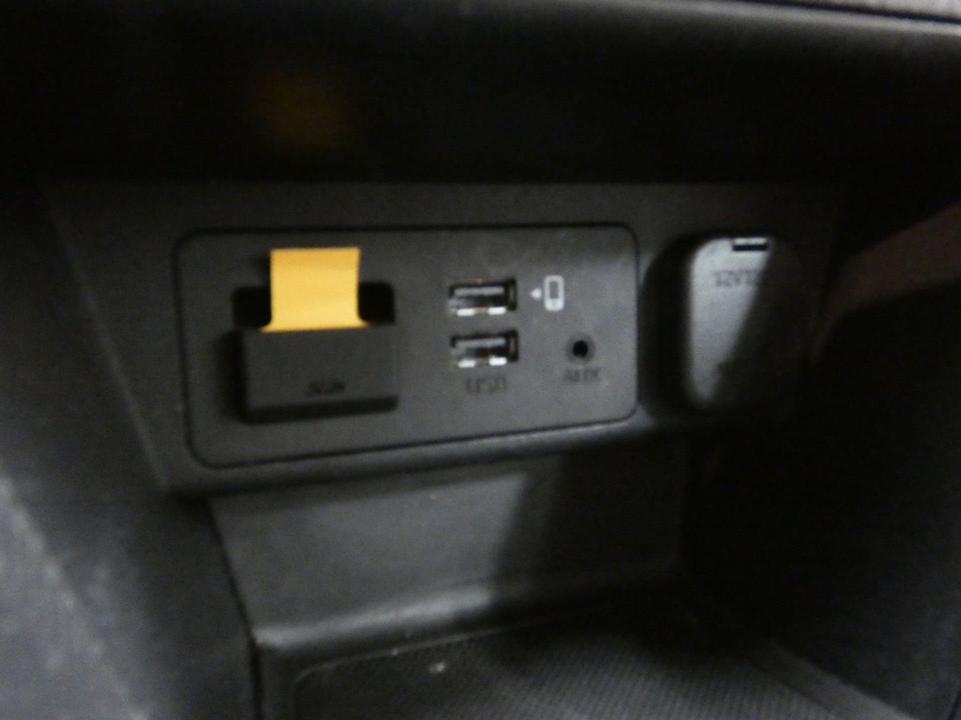 42189607-19.jpg