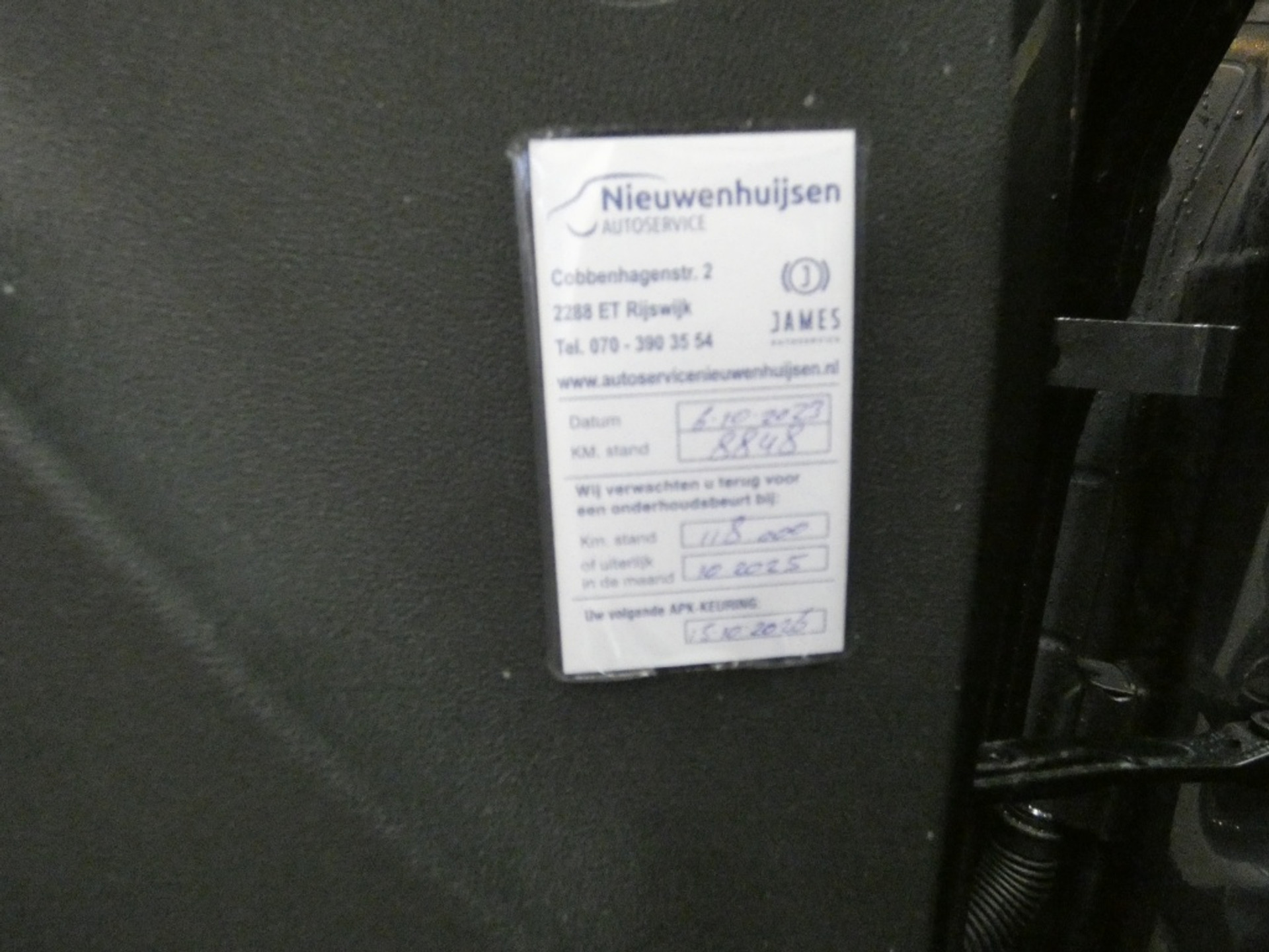 42260464-24.jpg