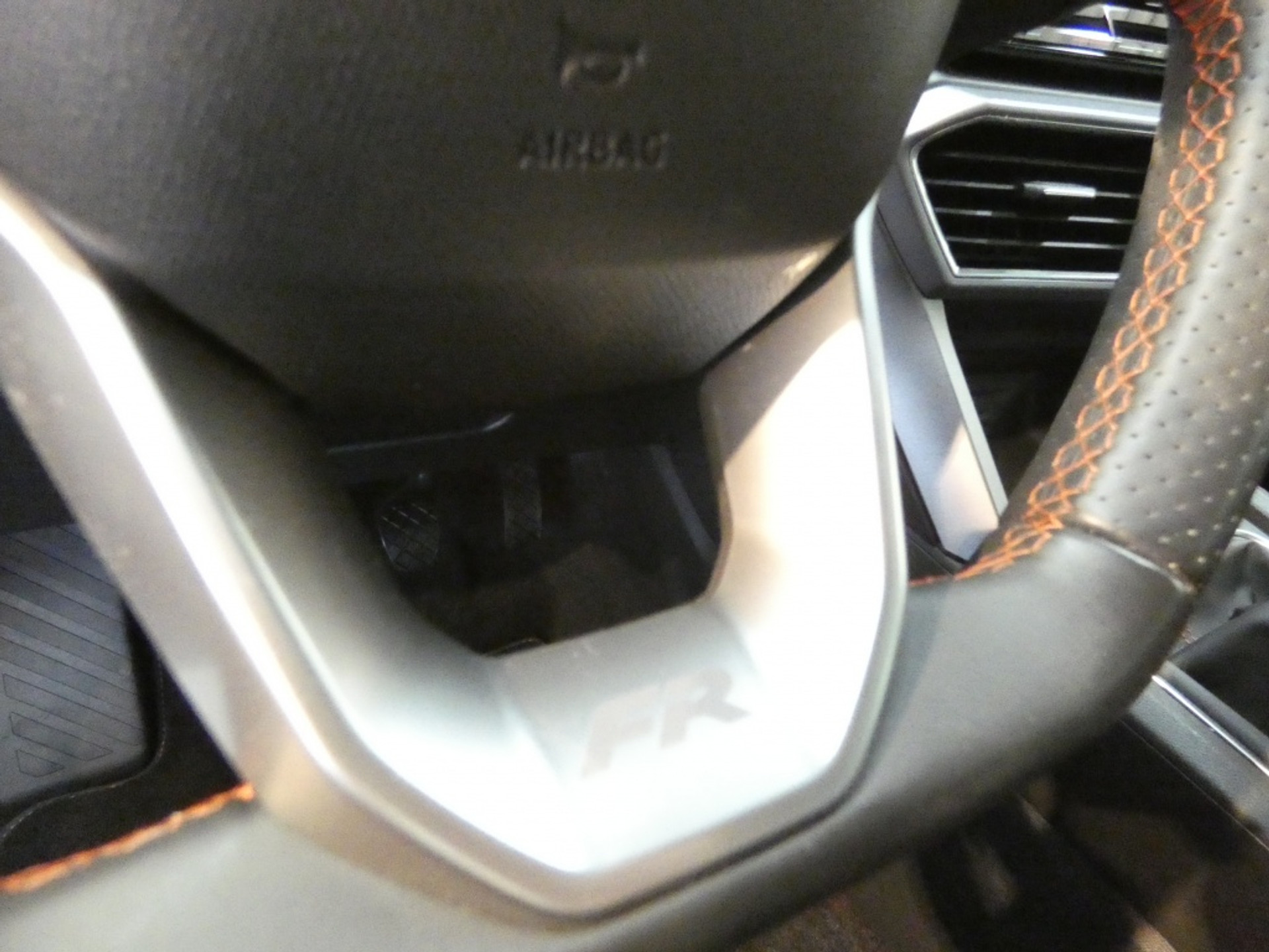 42260465-14.jpg