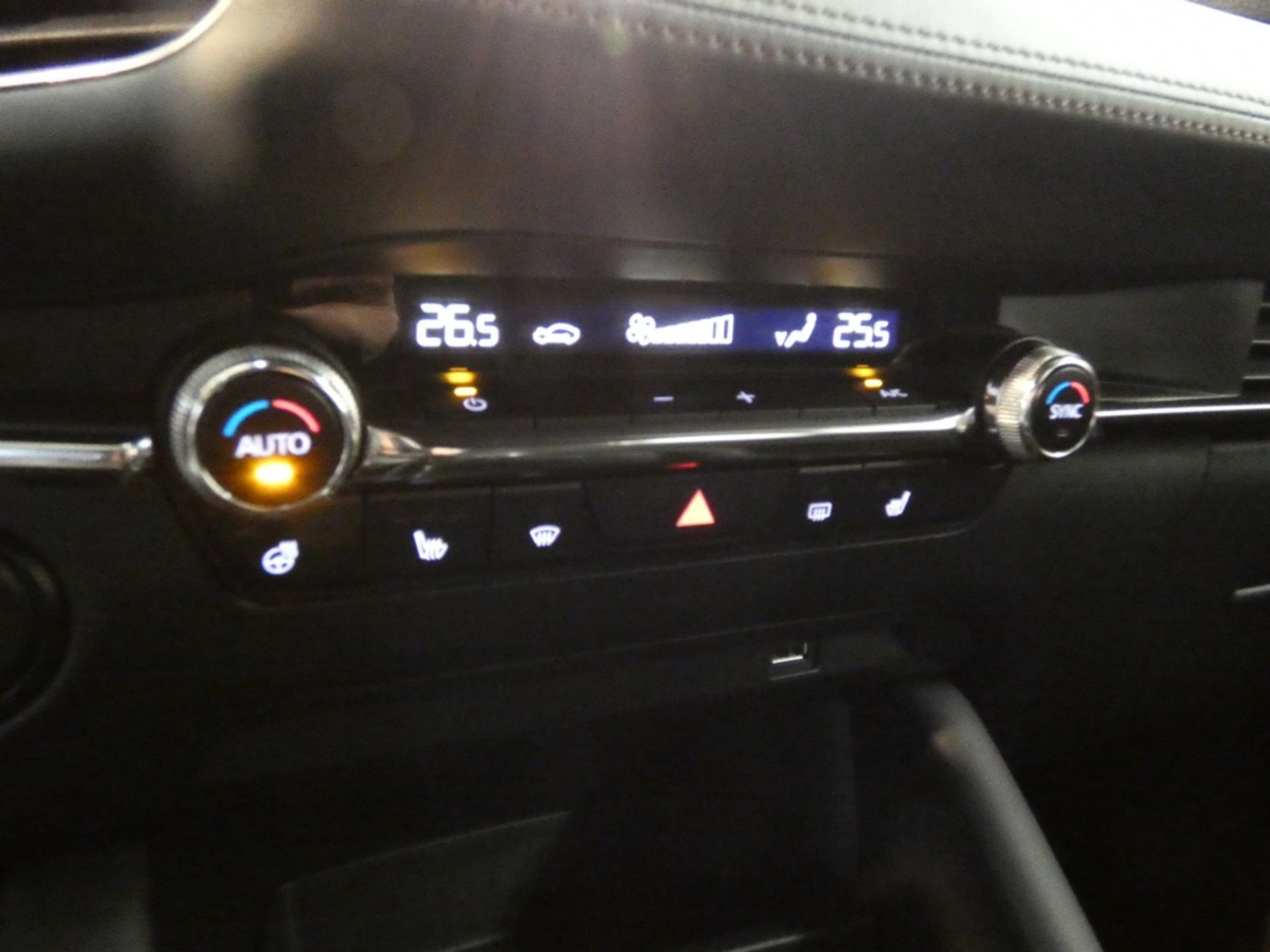 42260469-15.jpg
