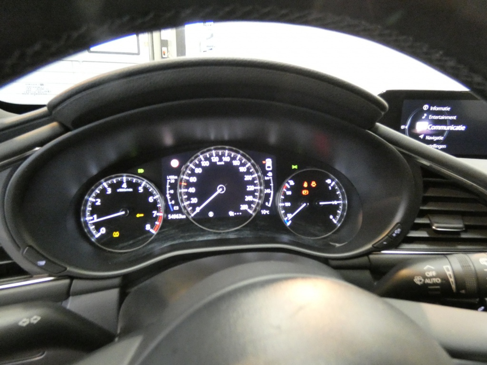 42260469-16.jpg