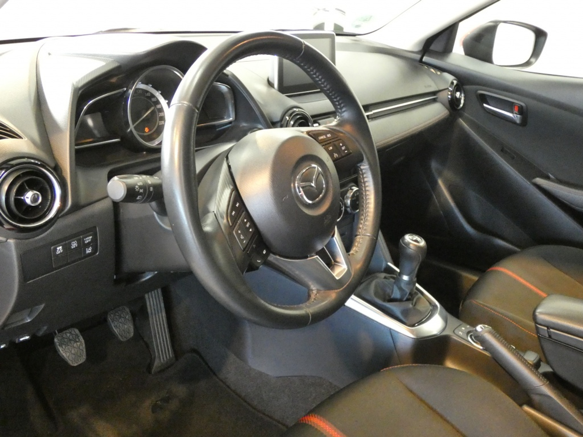 42458793-8.jpg