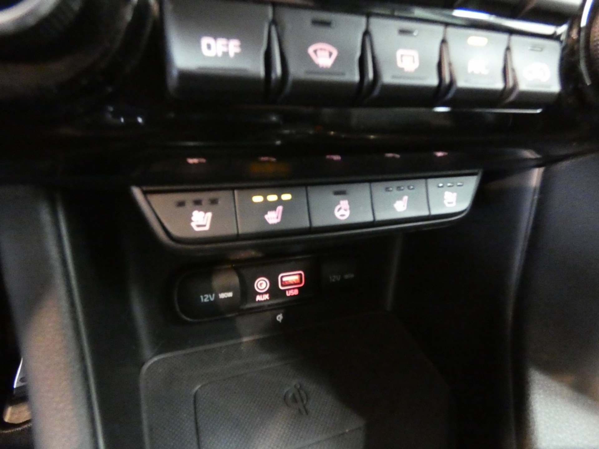 42613218-14.jpg
