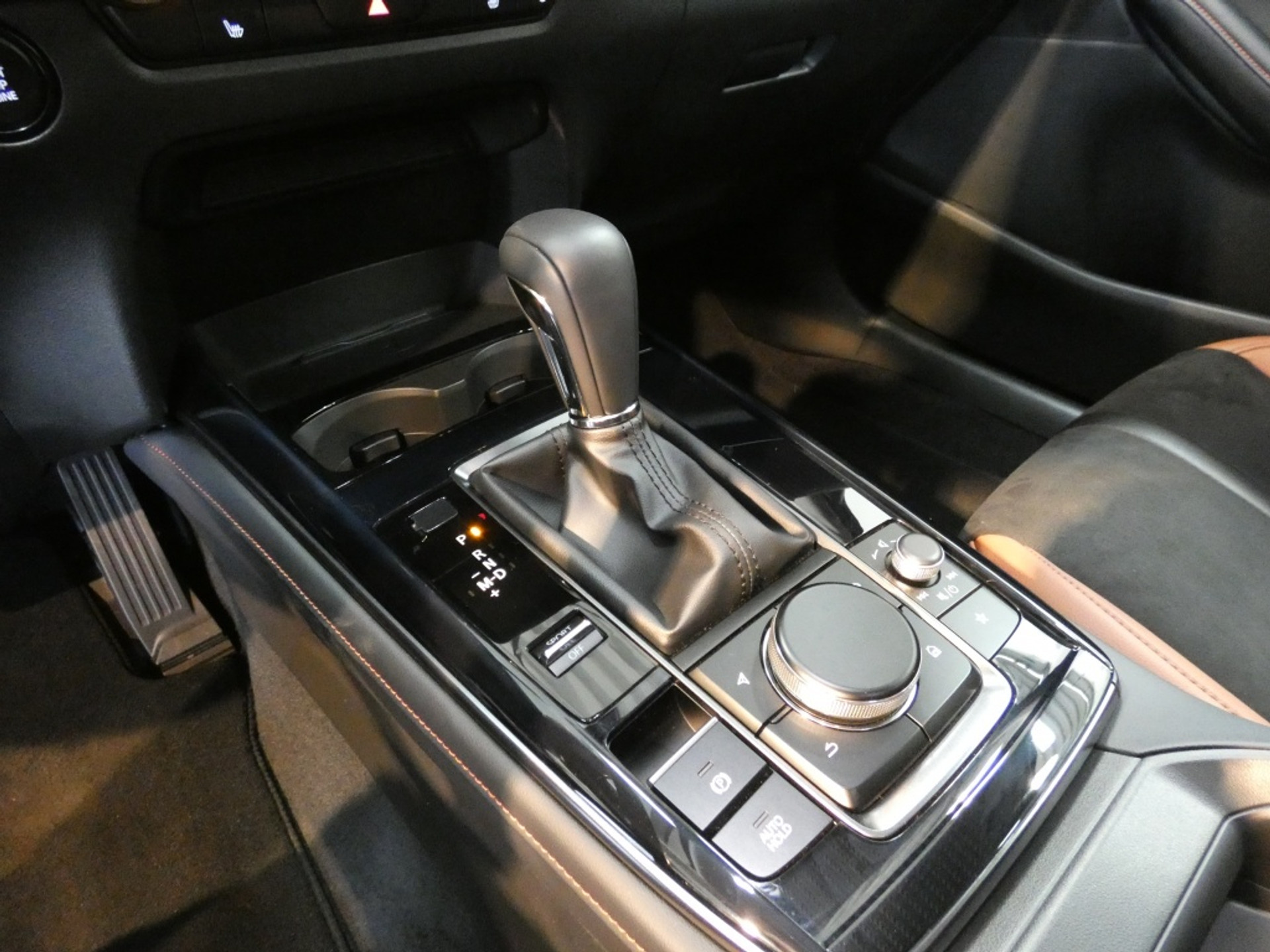 43136265-17.jpg