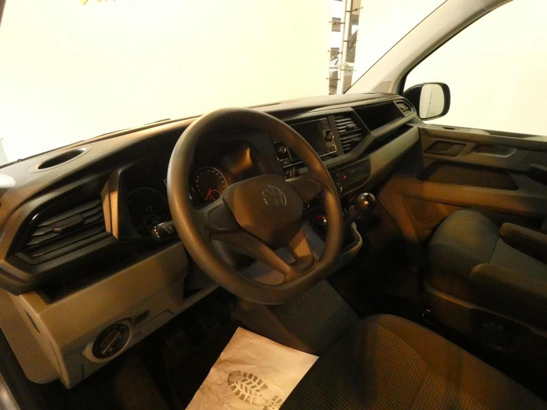 43535703-14.jpg