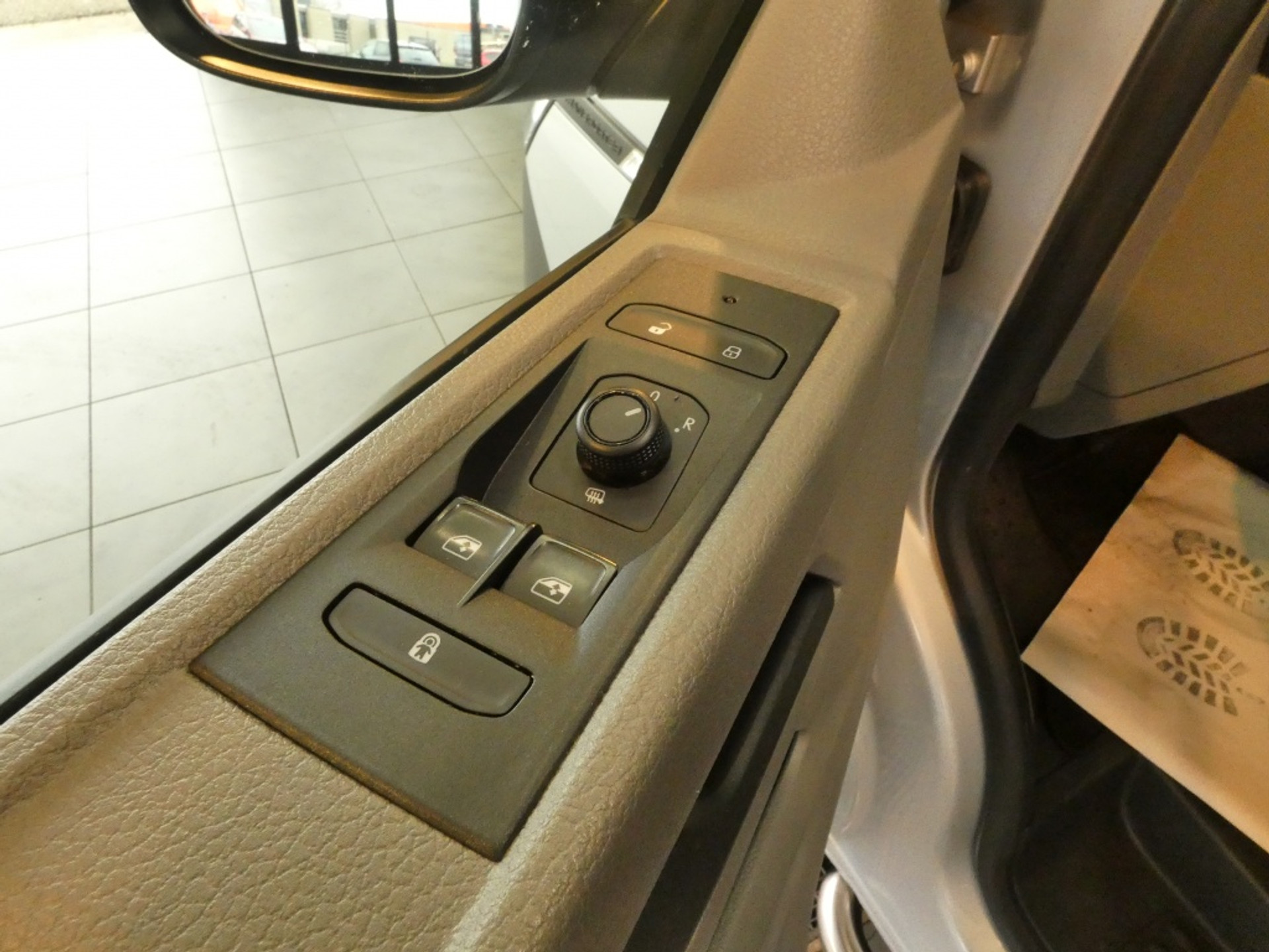 43535703-15.jpg