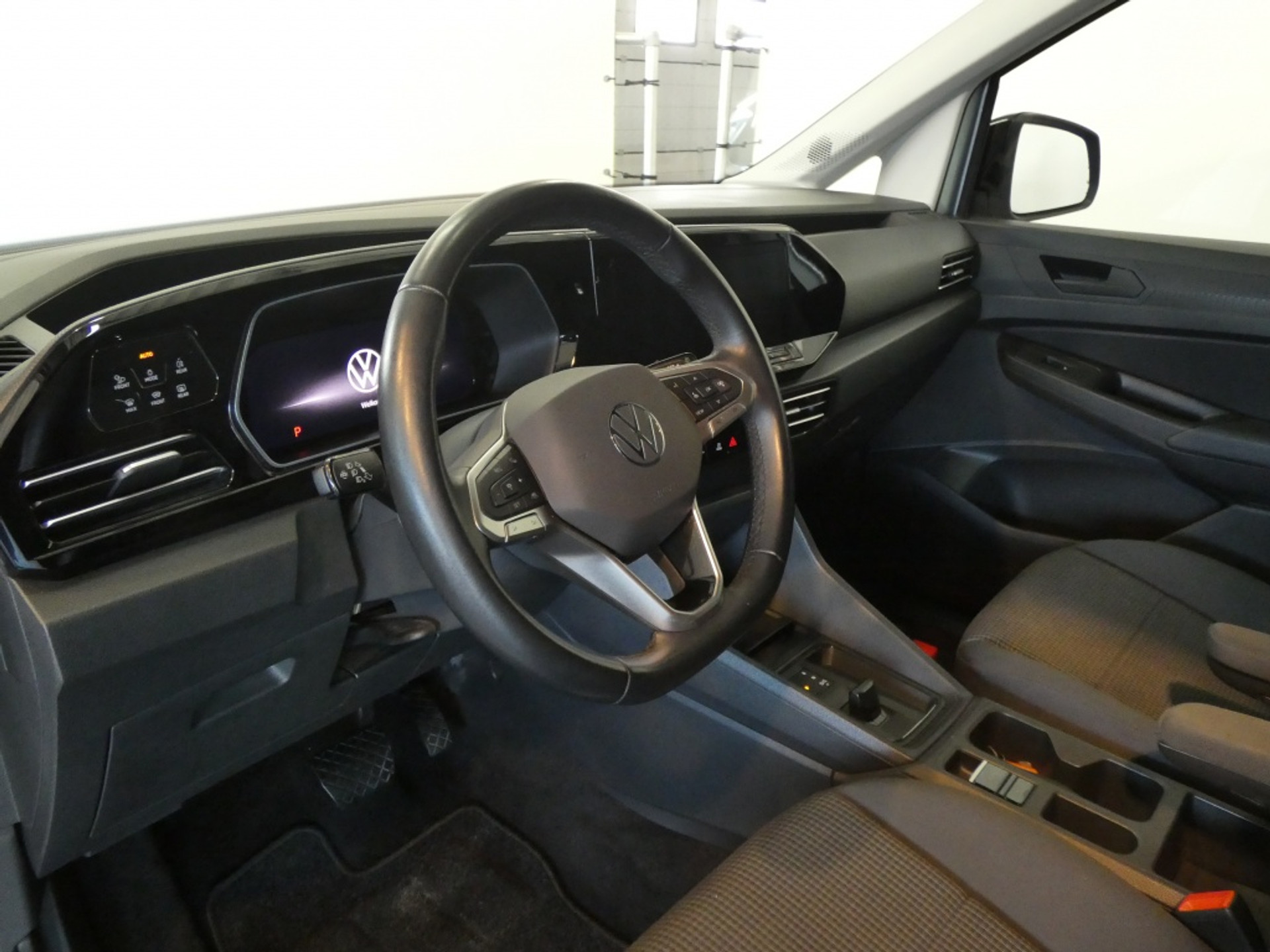 43590736-10.jpg
