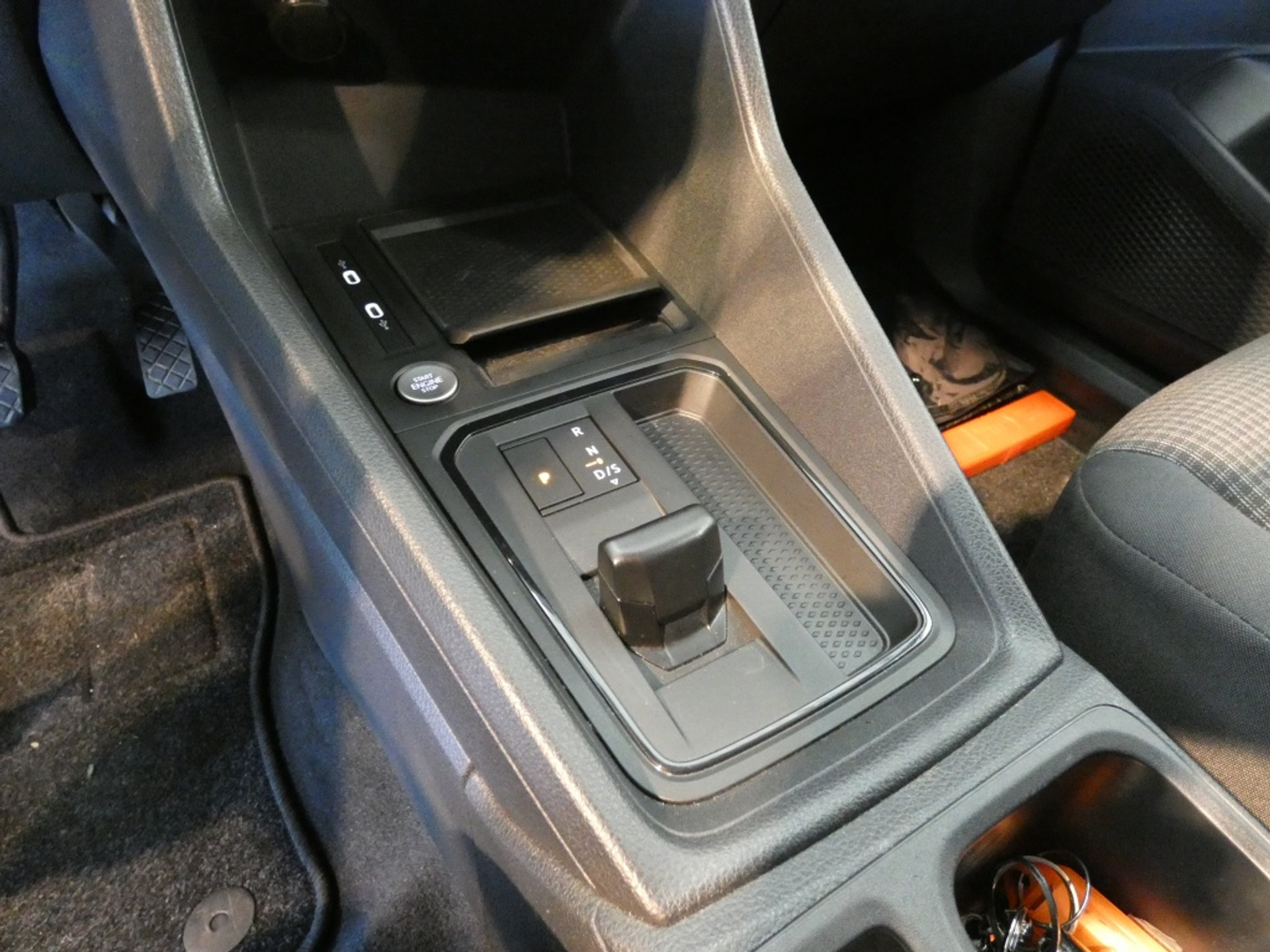 43590736-13.jpg