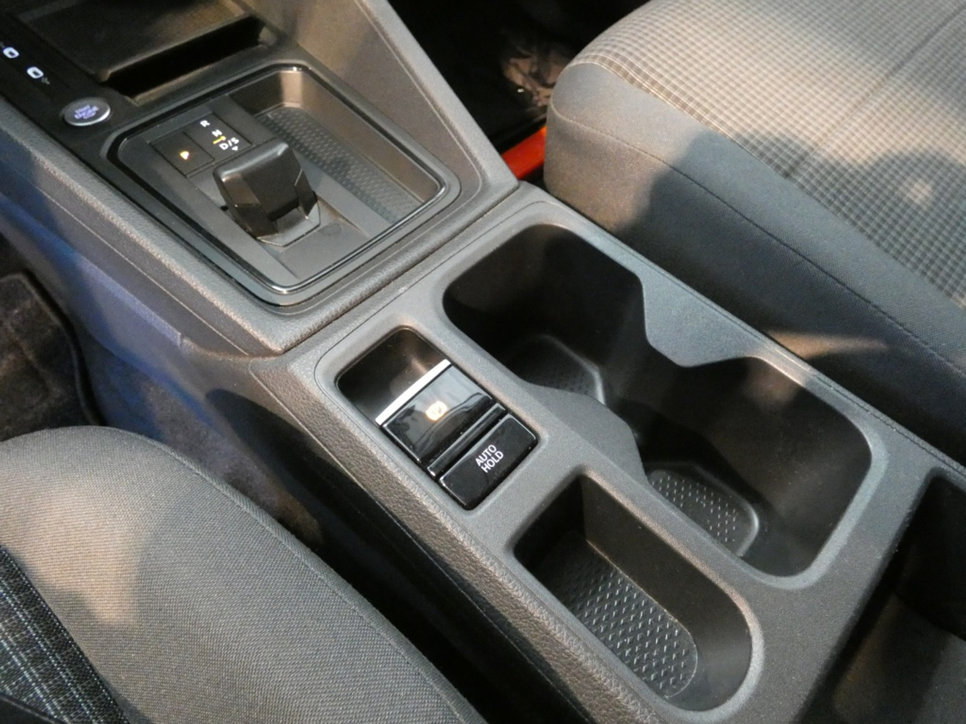 43590736-14.jpg
