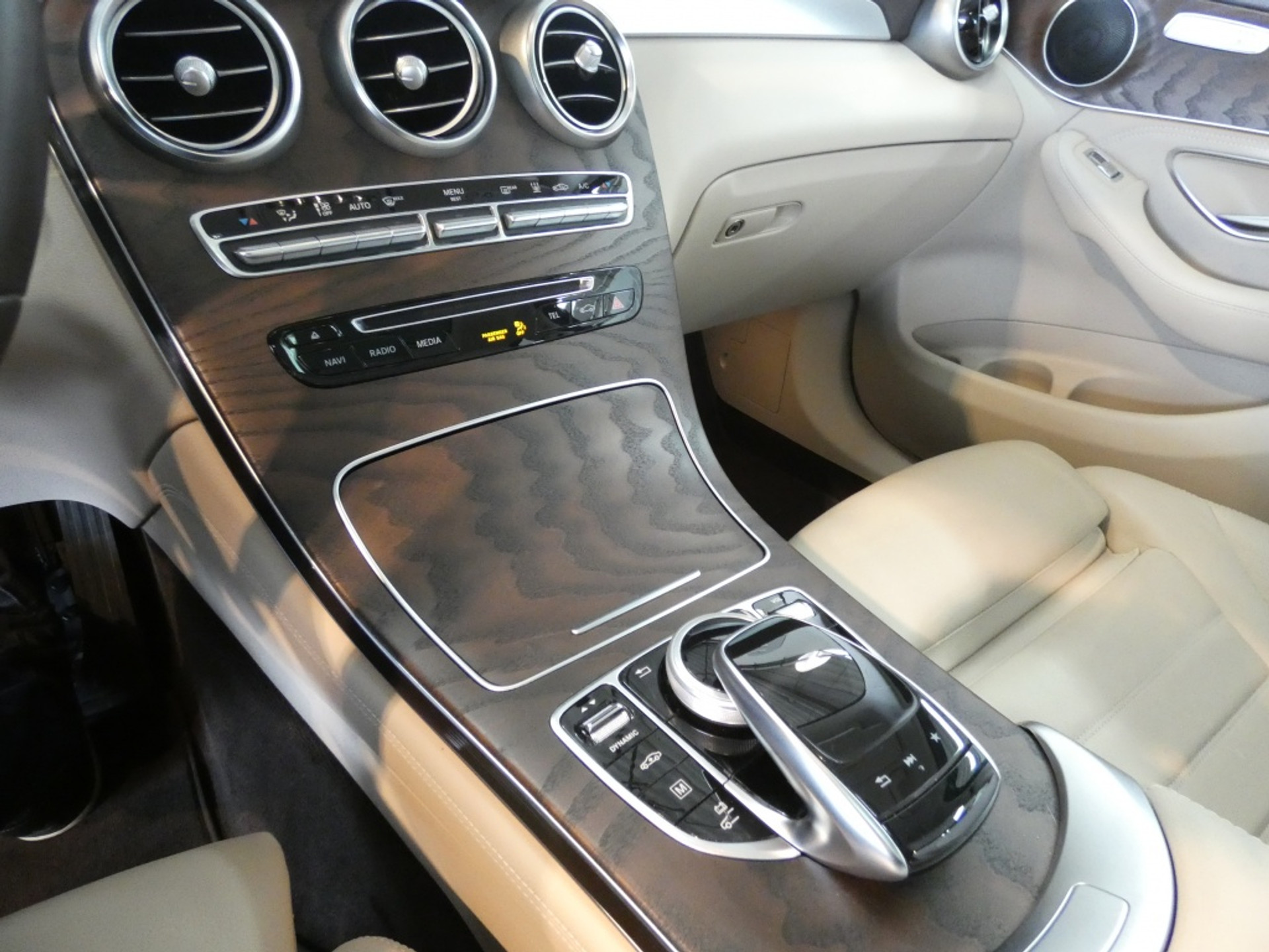 43679175-26.jpg