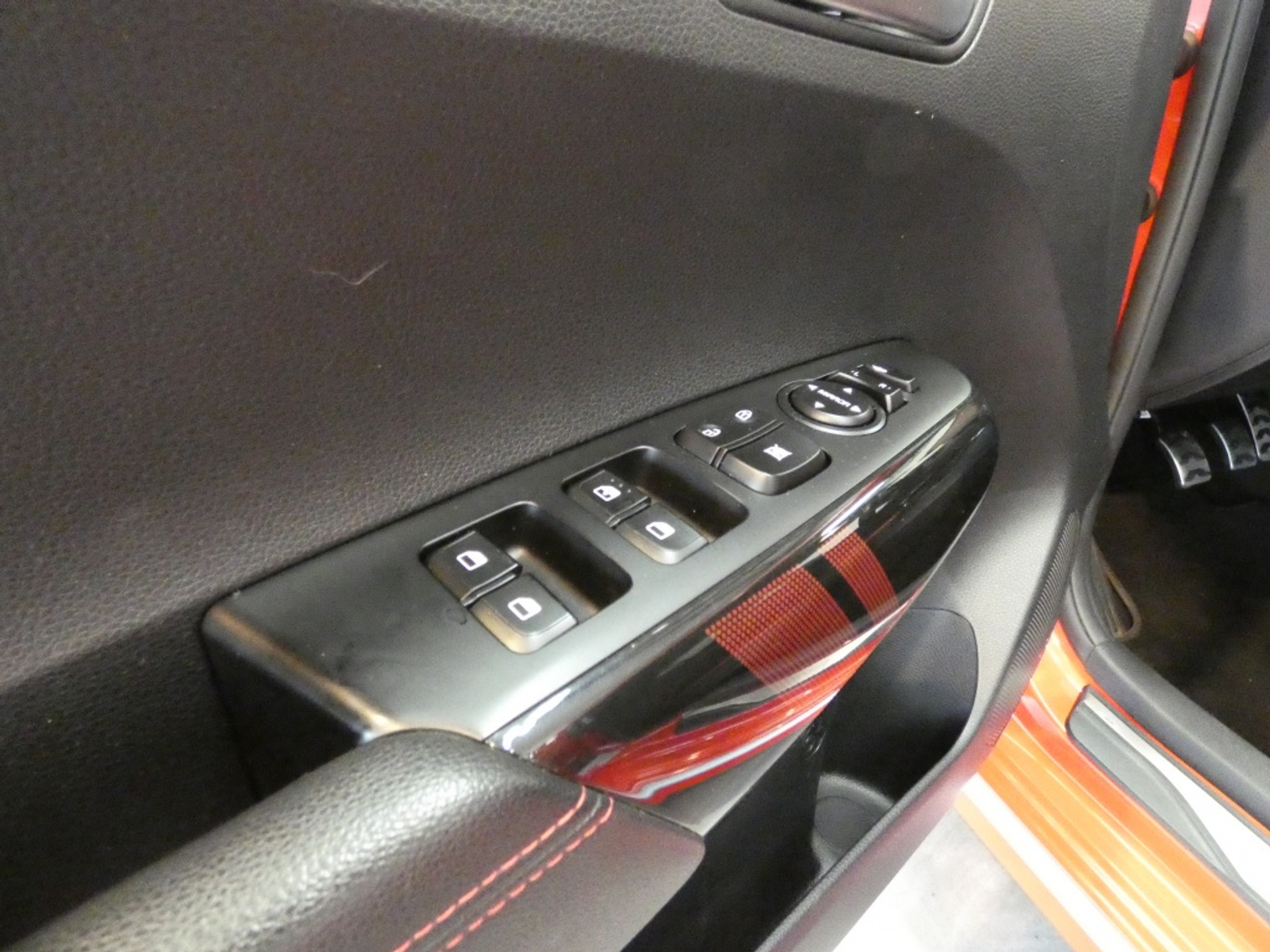 44353268-20.jpg