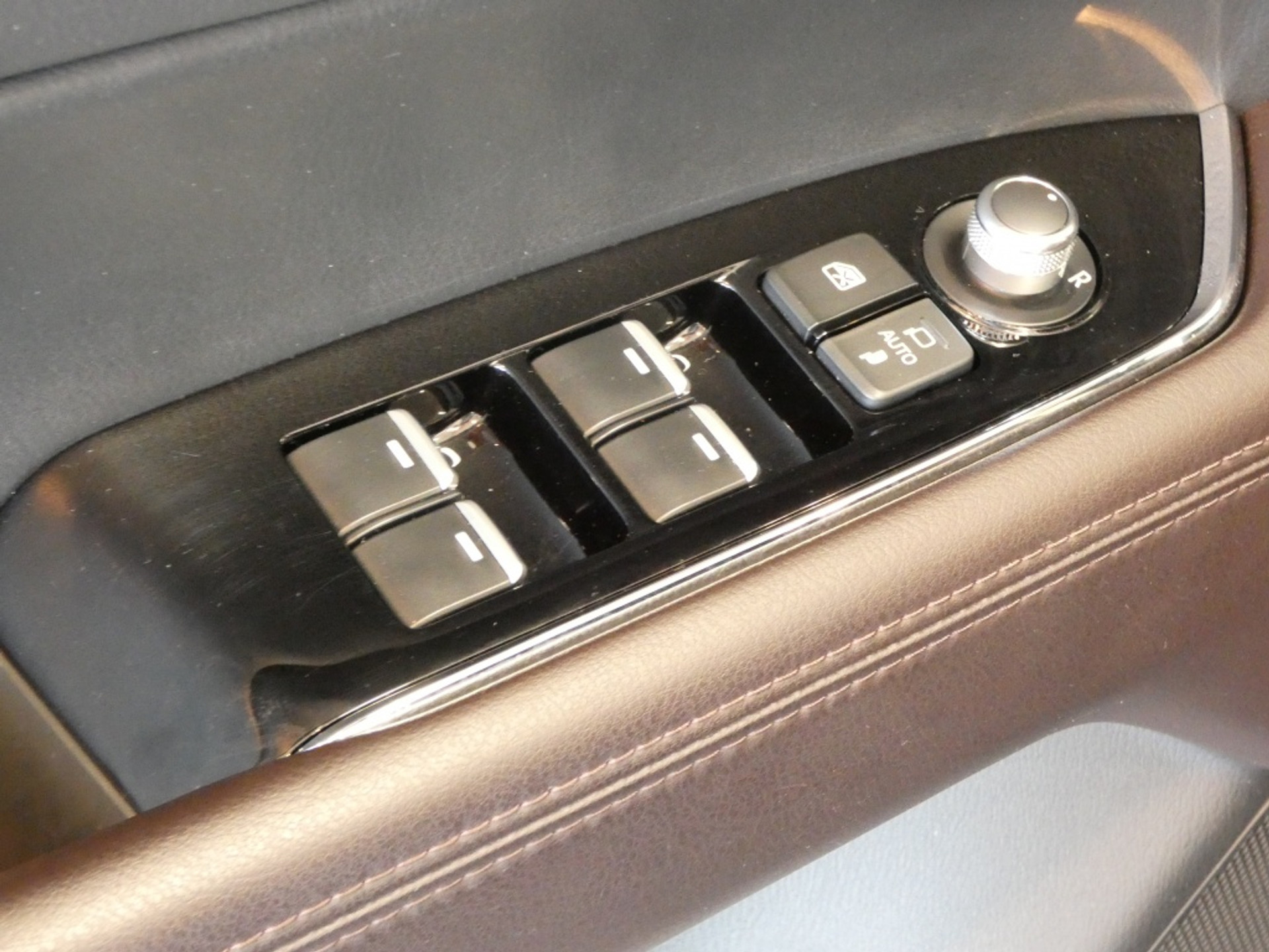 44461242-13.jpg