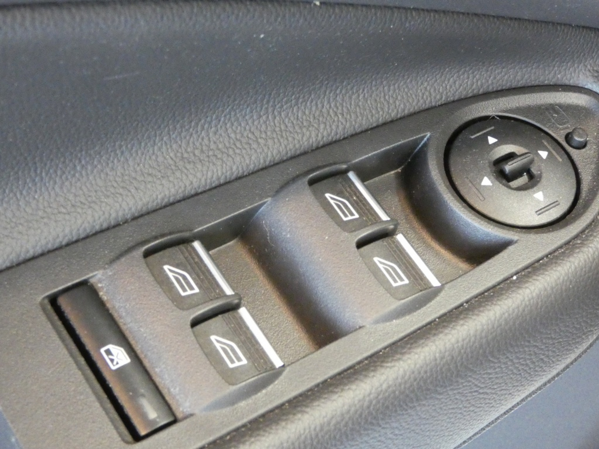 44879967-9.jpg