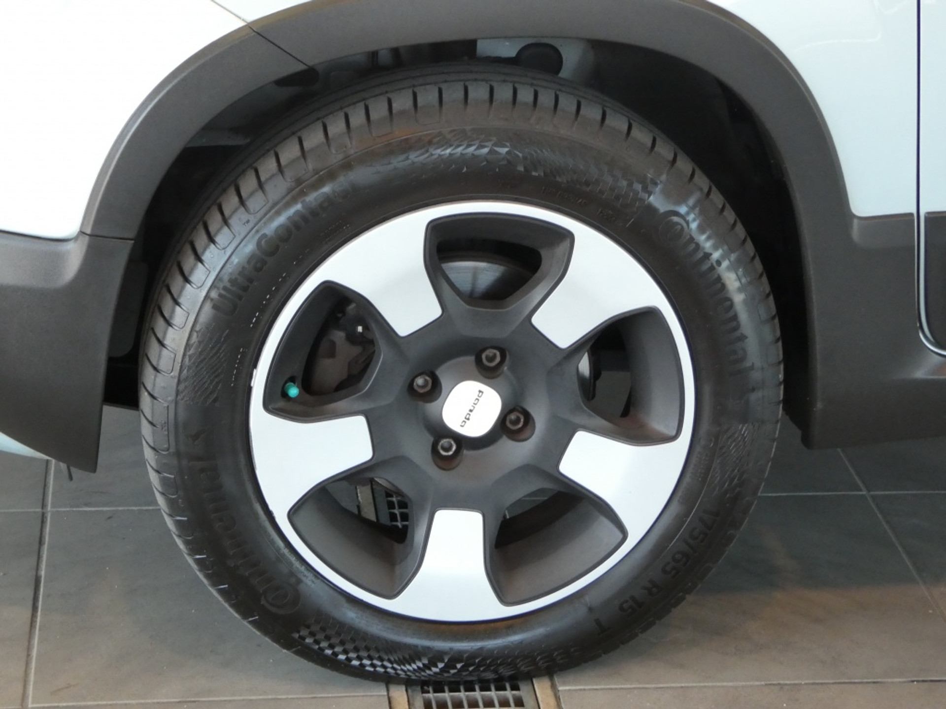 44957676-4.jpg