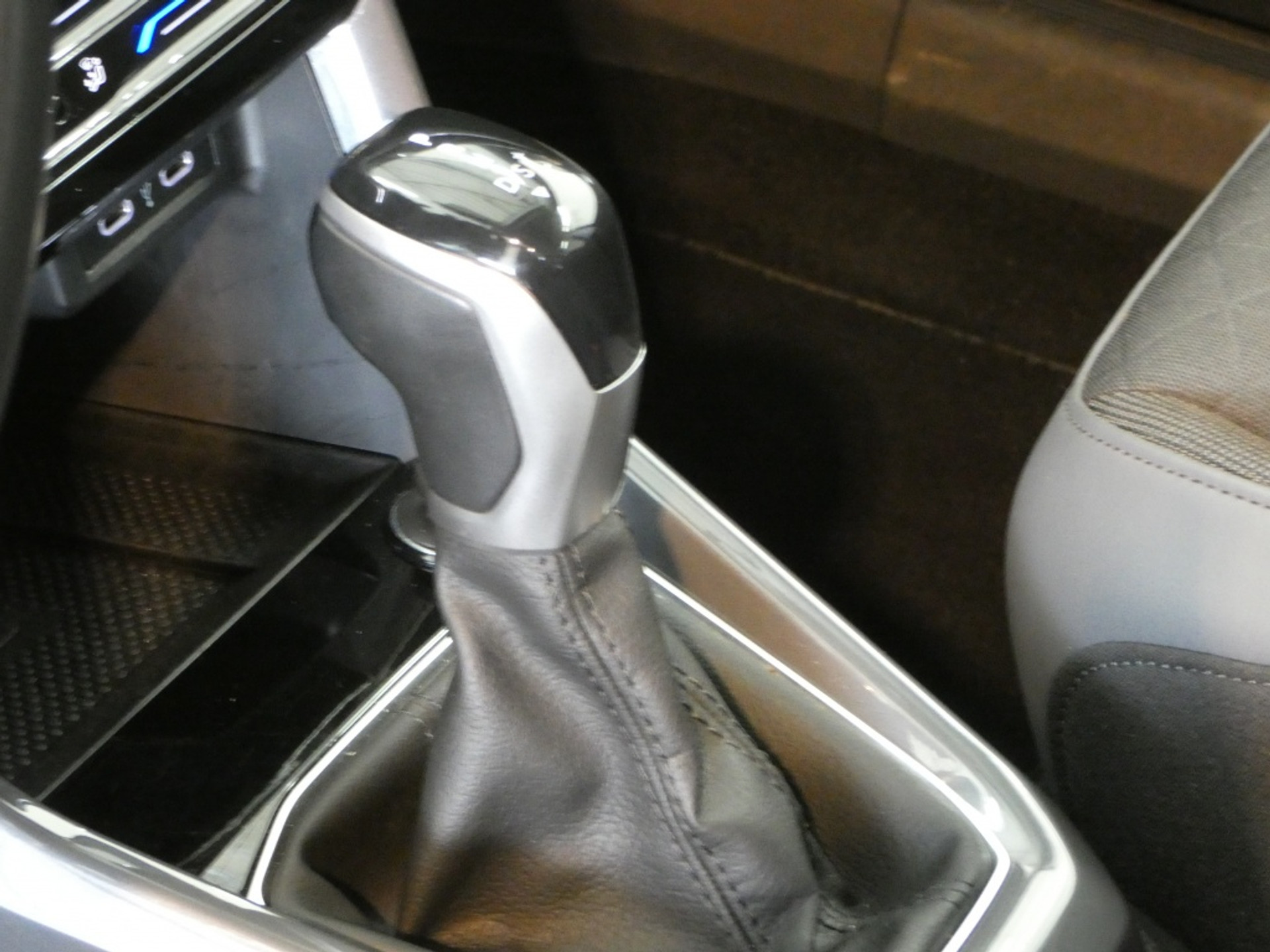 44990368-11.jpg