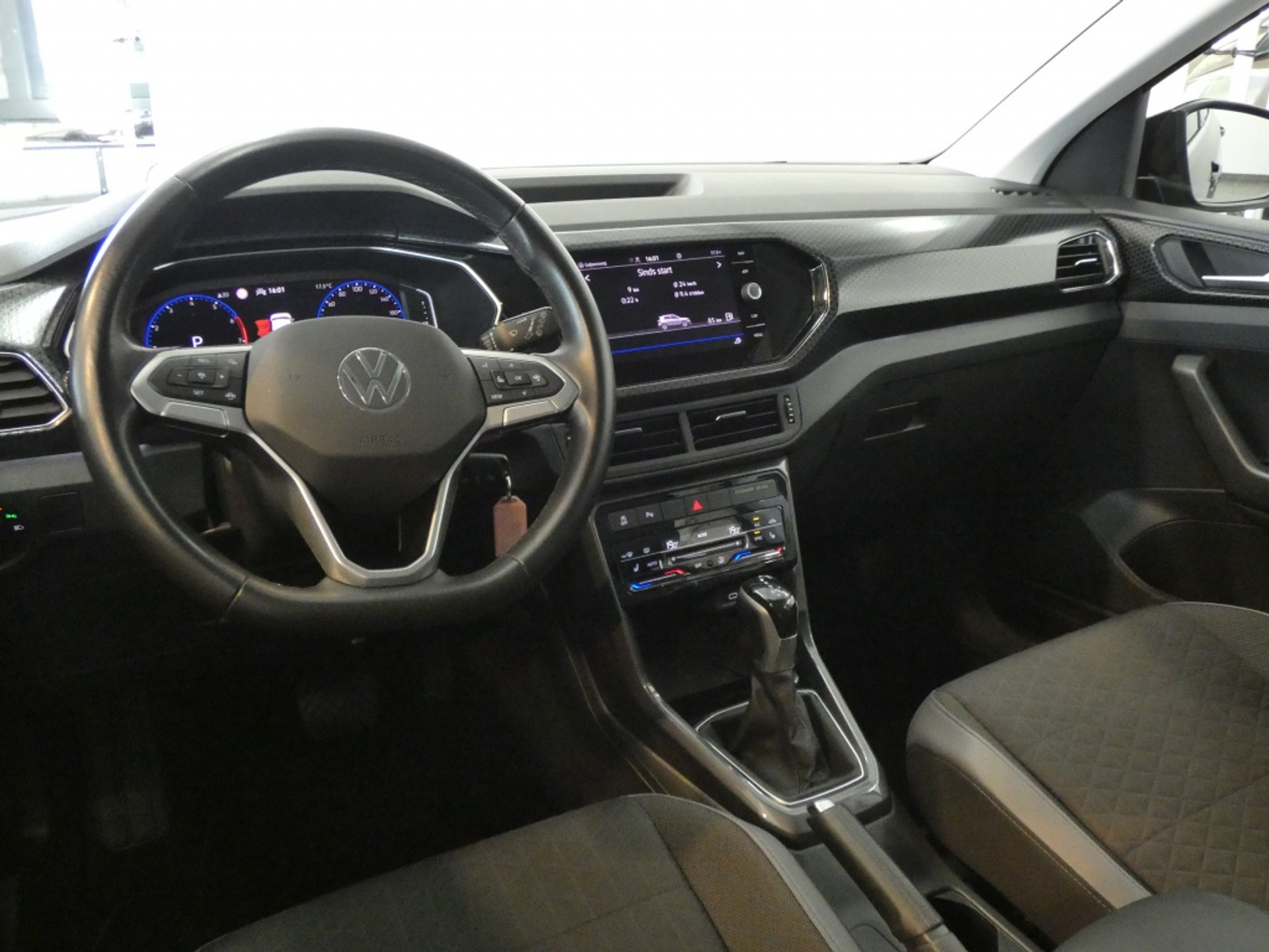 44990368-8.jpg
