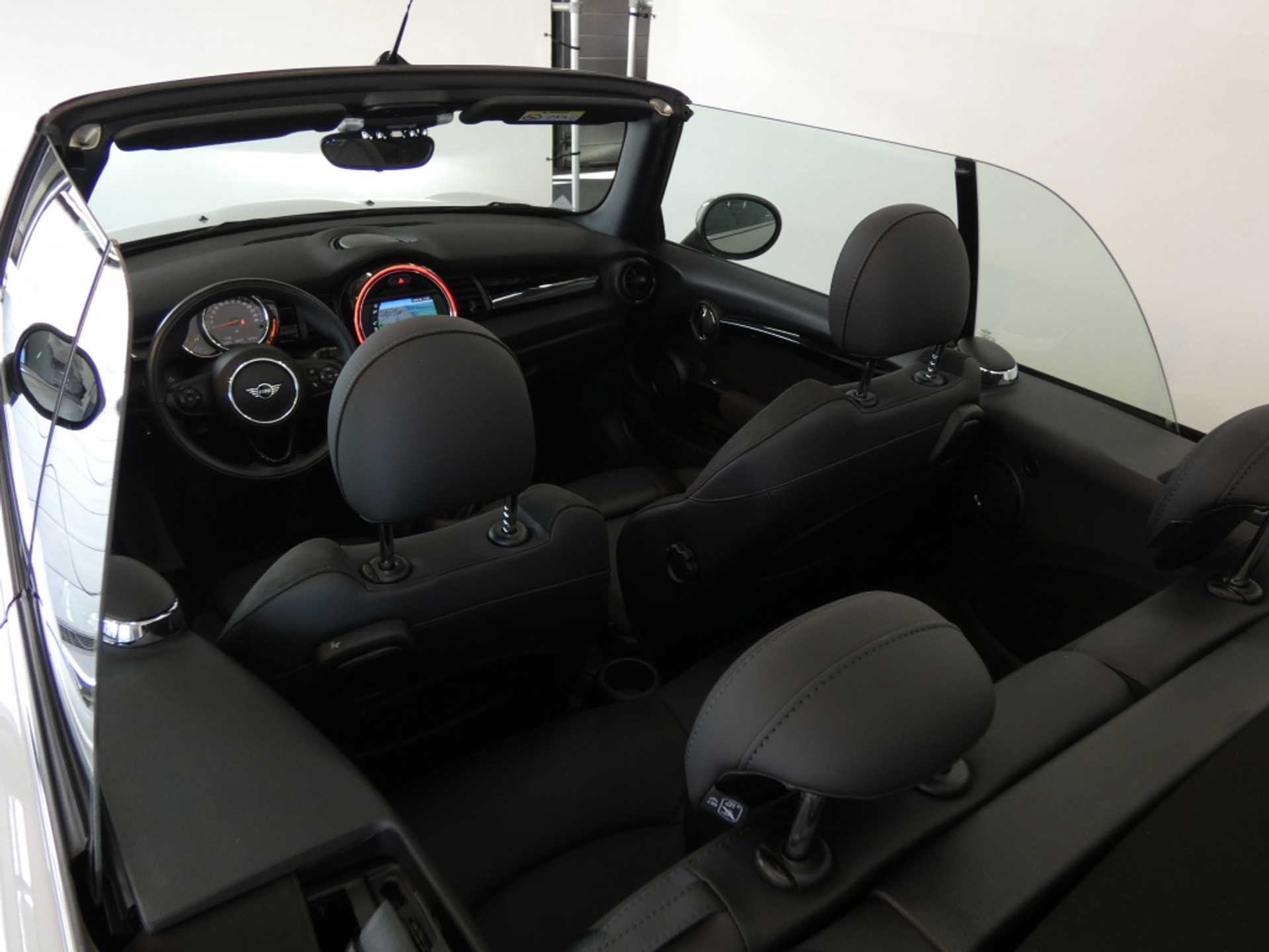 47068440-25.jpg