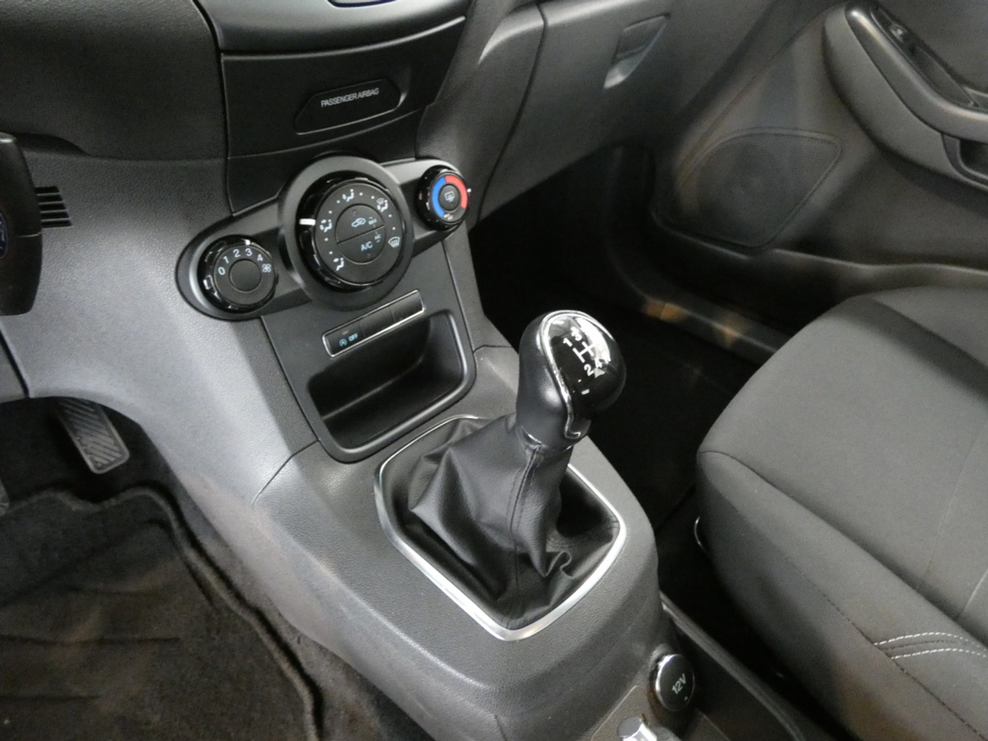 47938234-15.jpg