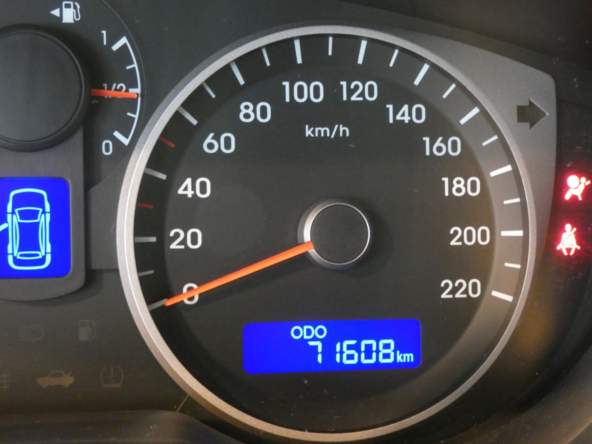 48086562-10.jpg