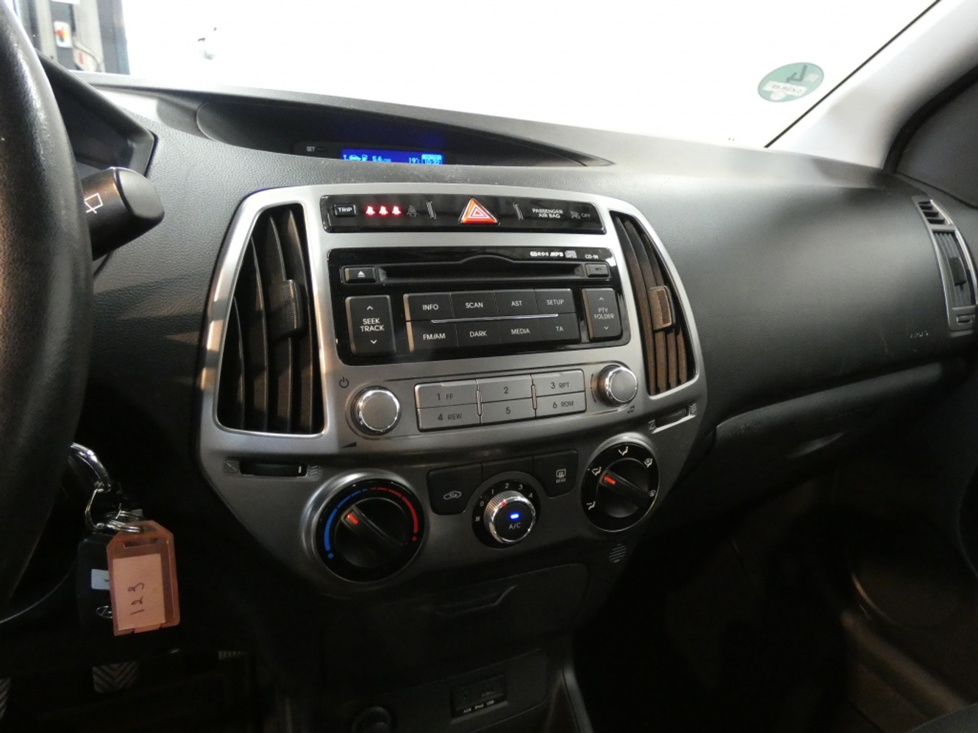 48086562-11.jpg