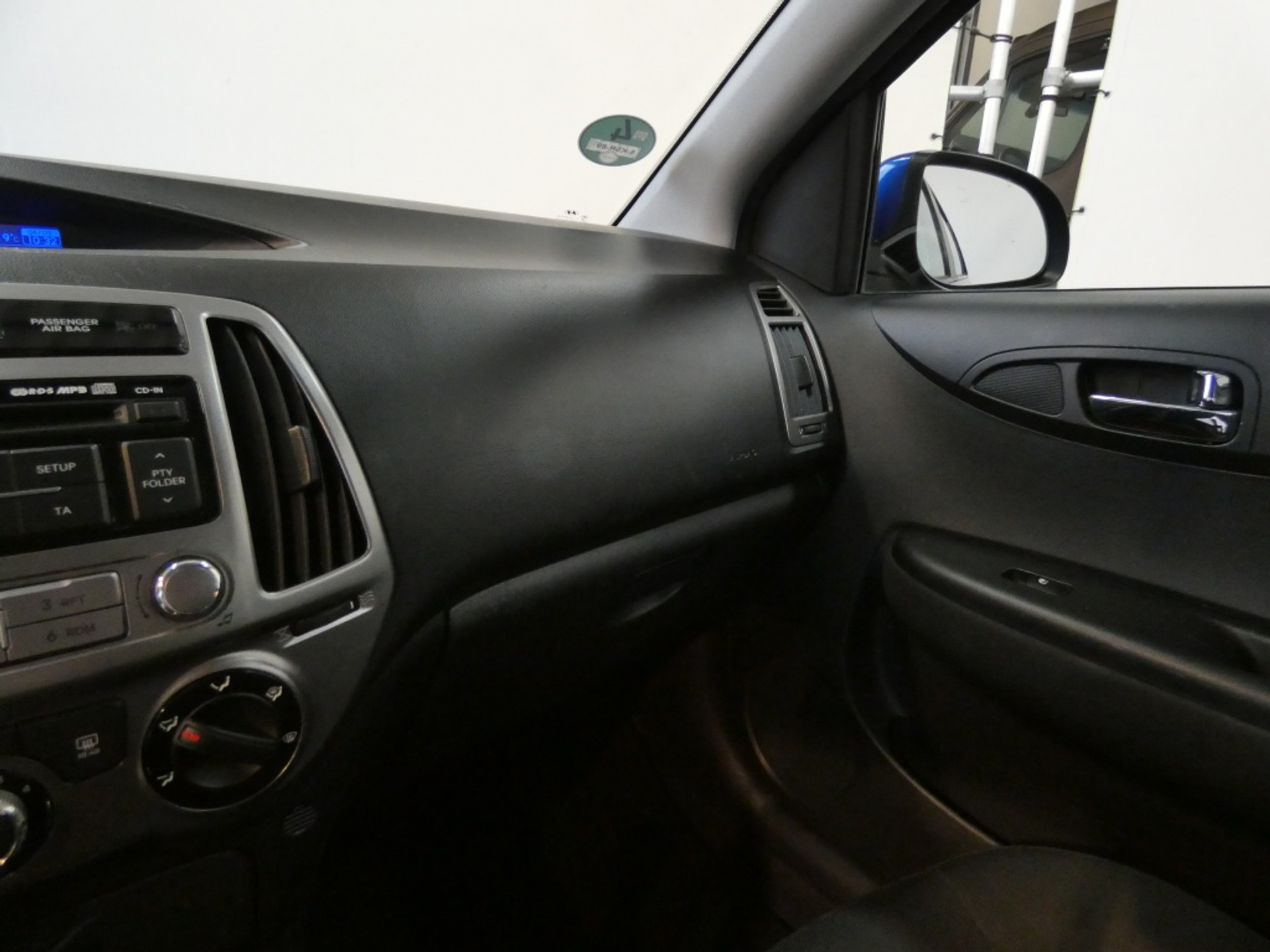 48086562-12.jpg