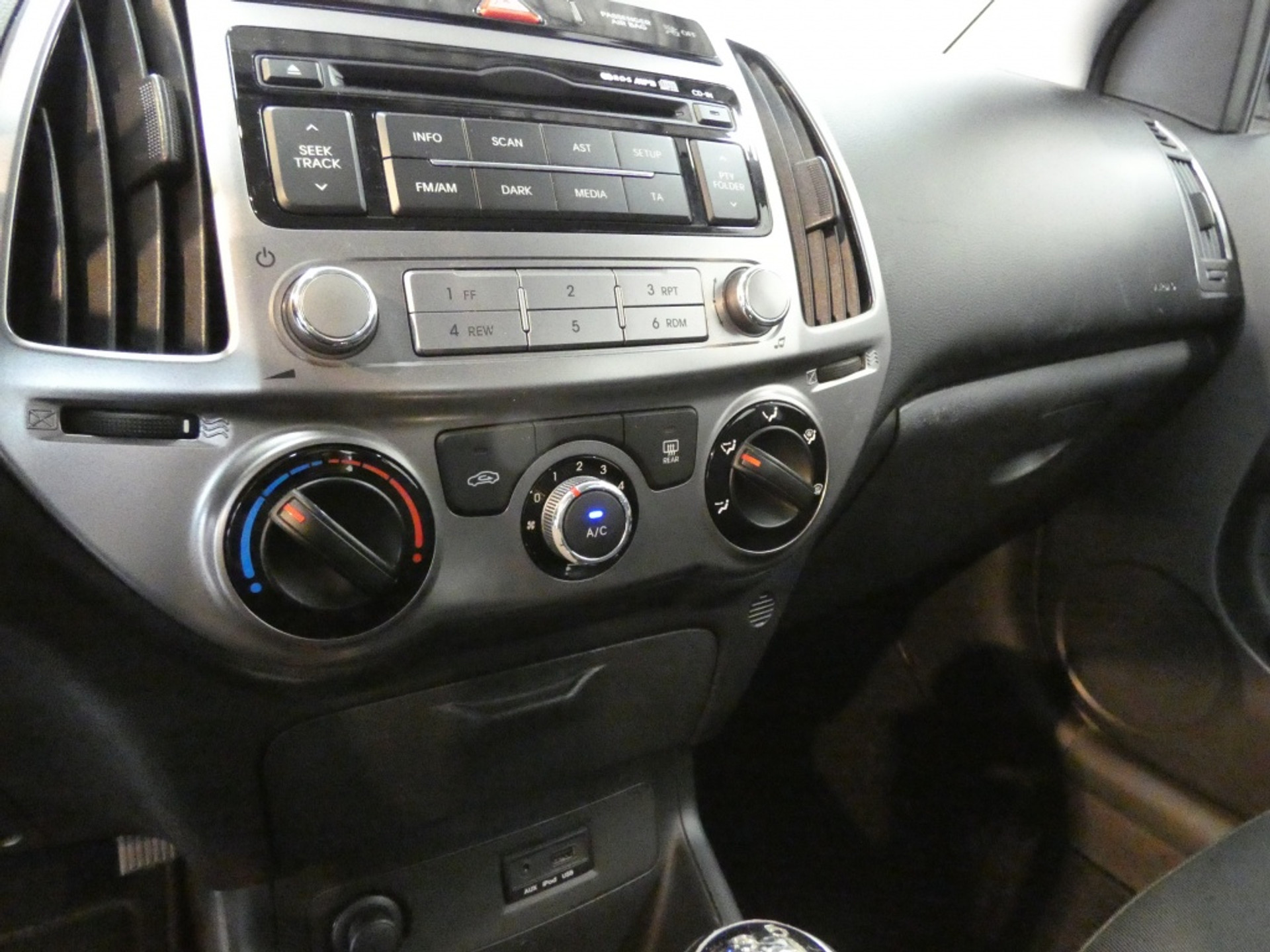48086562-15.jpg