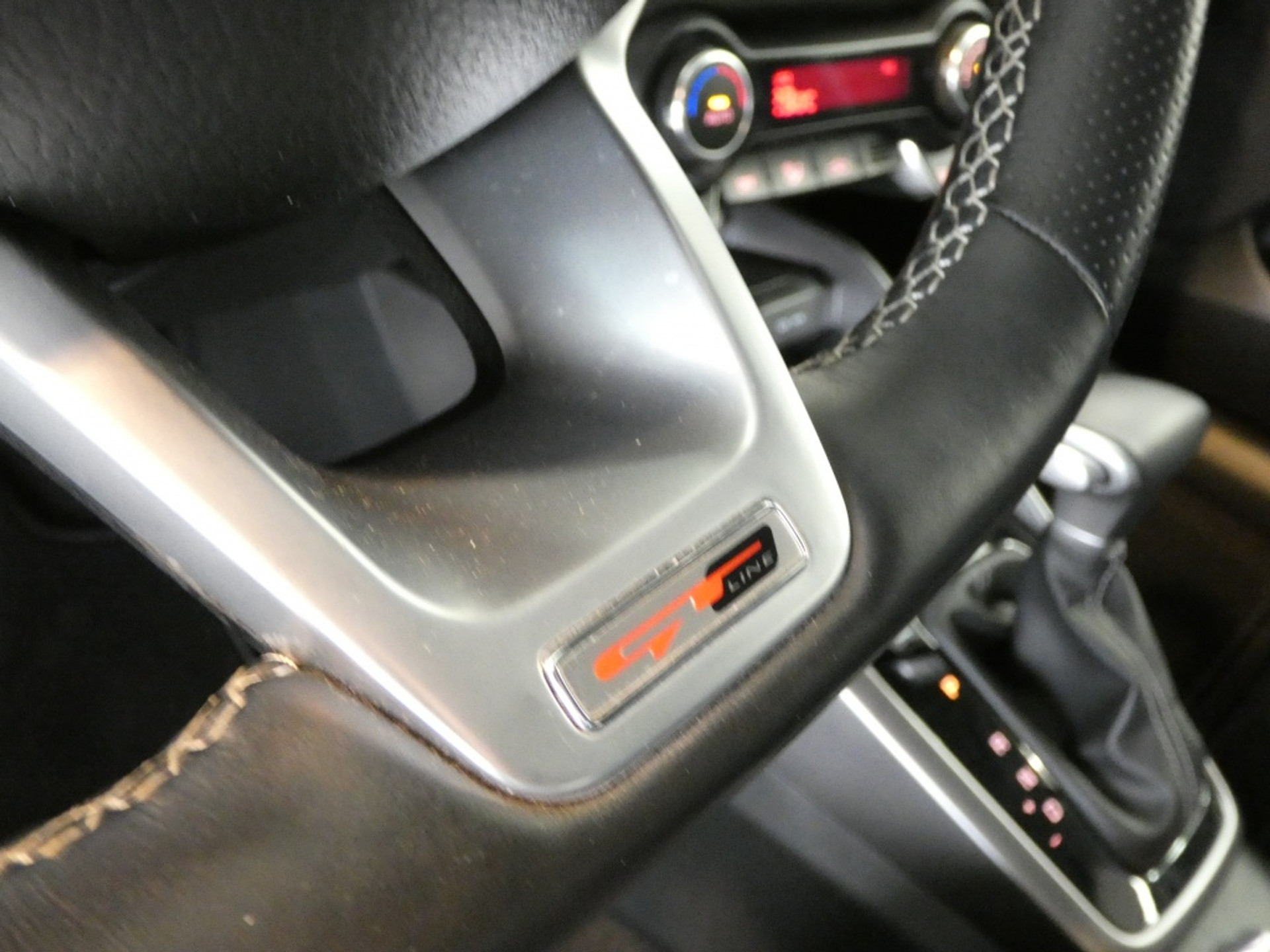 48292702-14.jpg