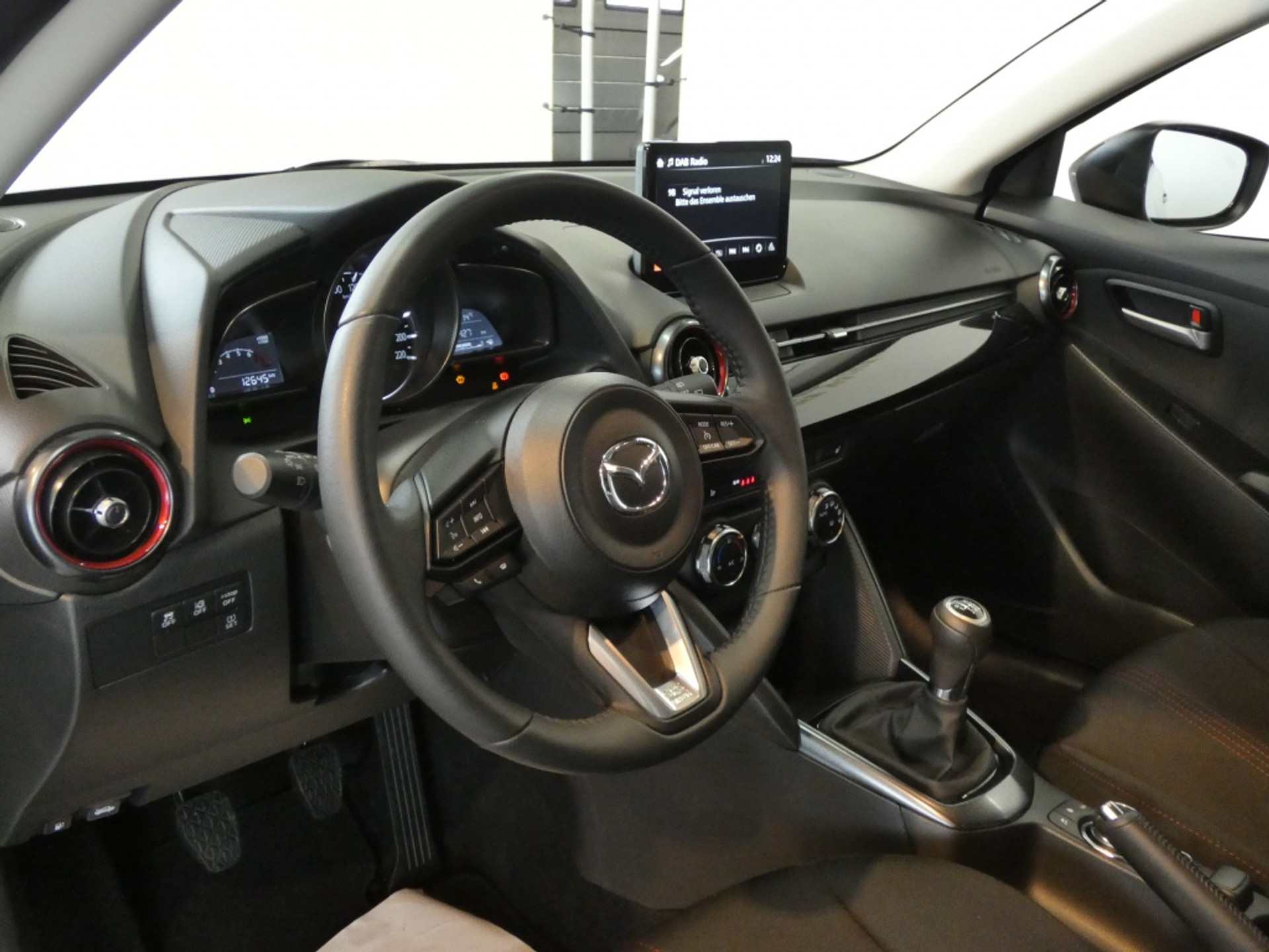 48402587-12.jpg