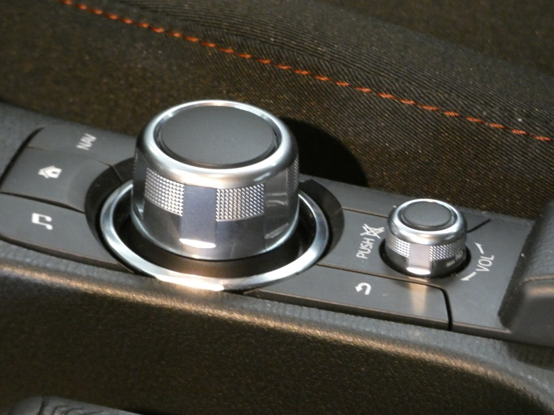 48402587-15.jpg