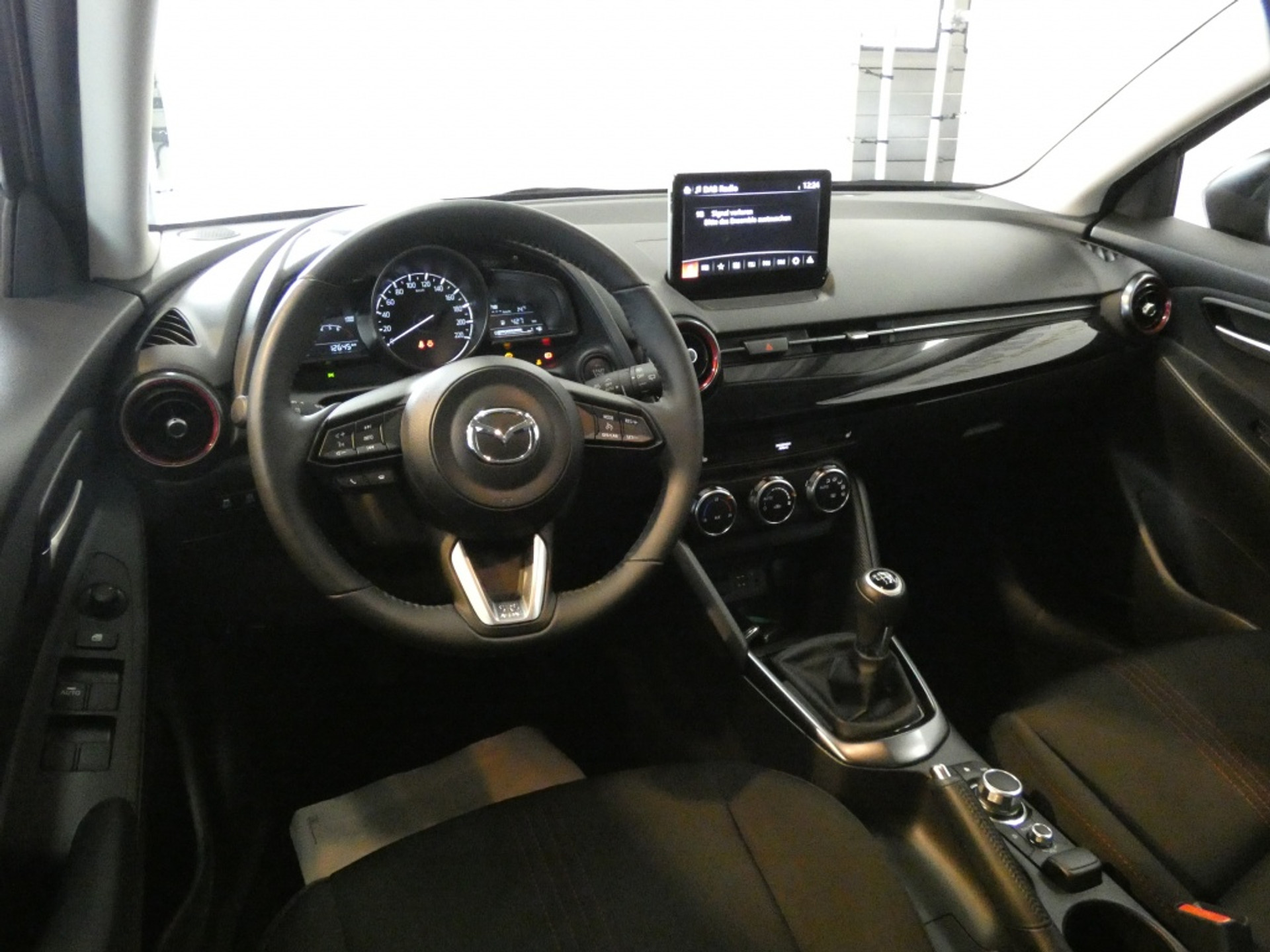 48402587-8.jpg