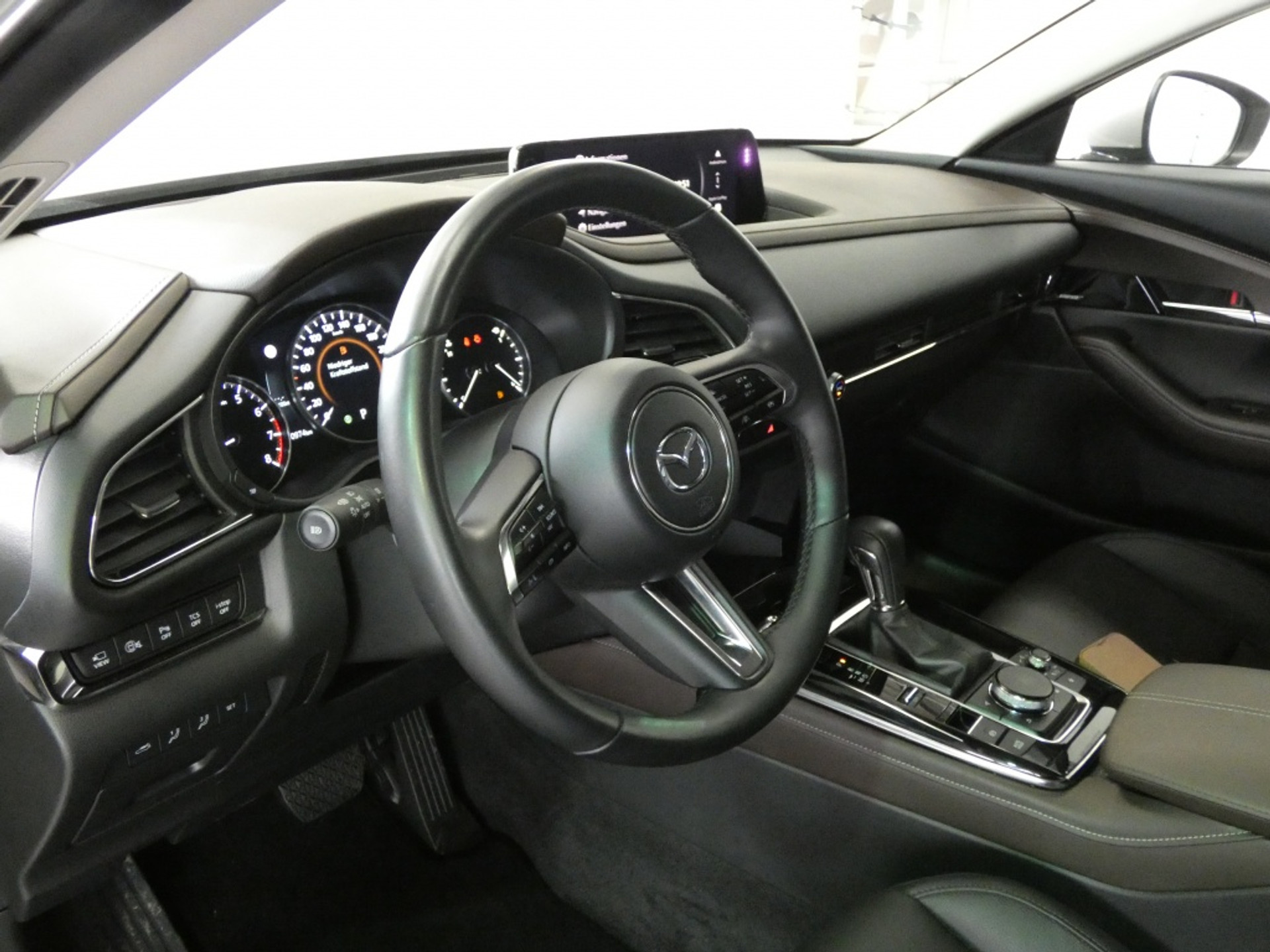 48531670-2.jpg