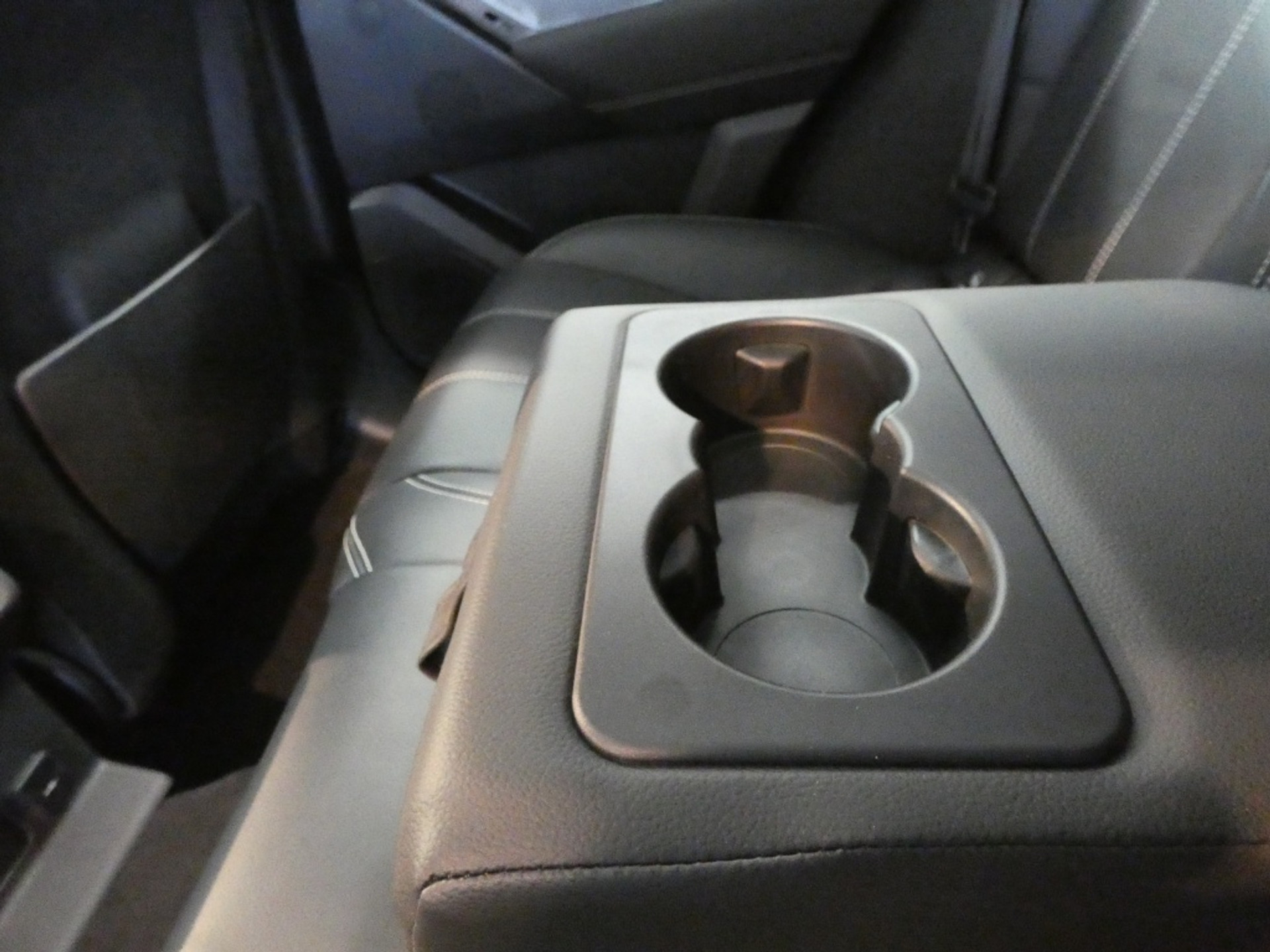 48532175-24.jpg