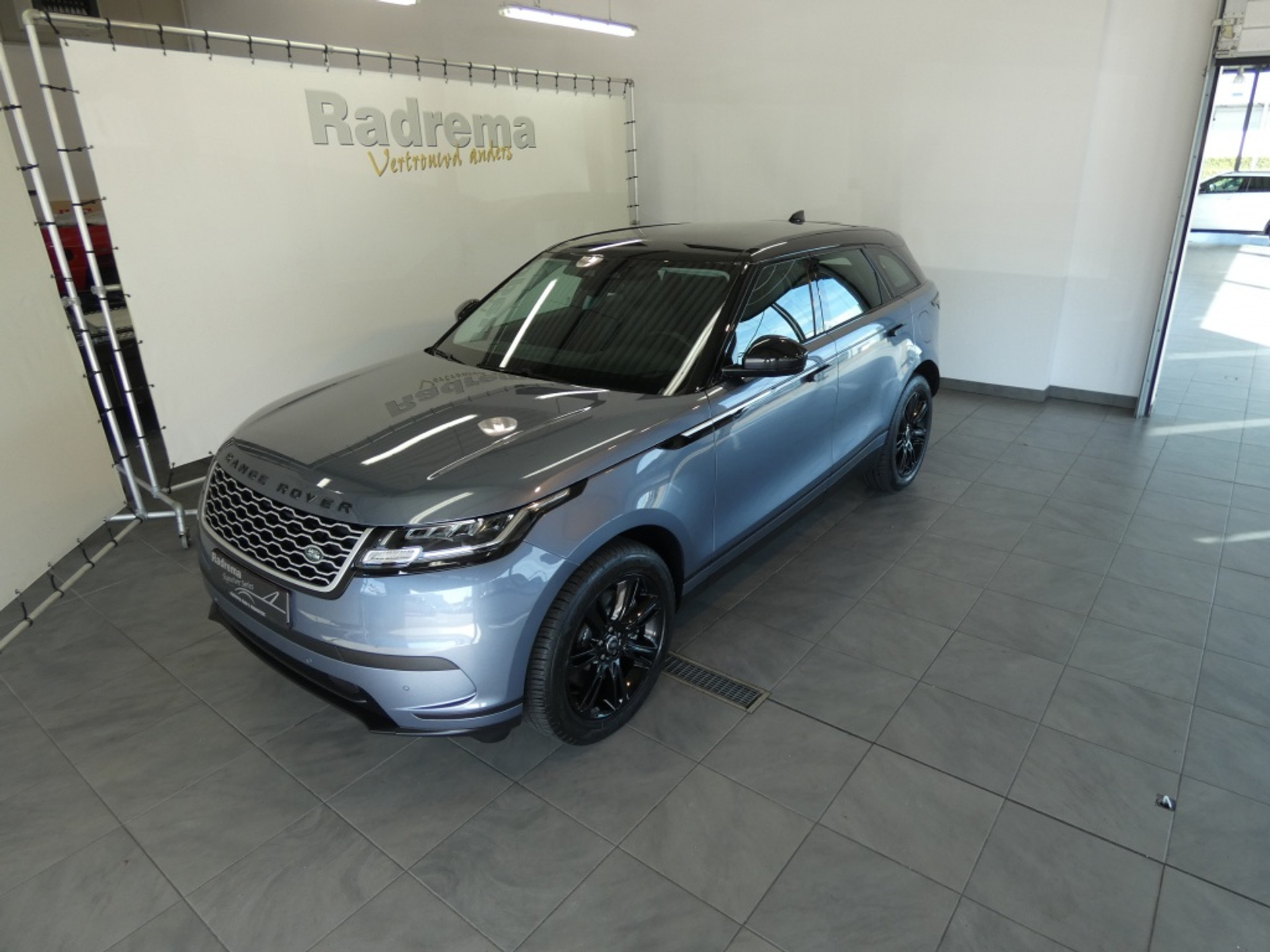 48532175-4.jpg