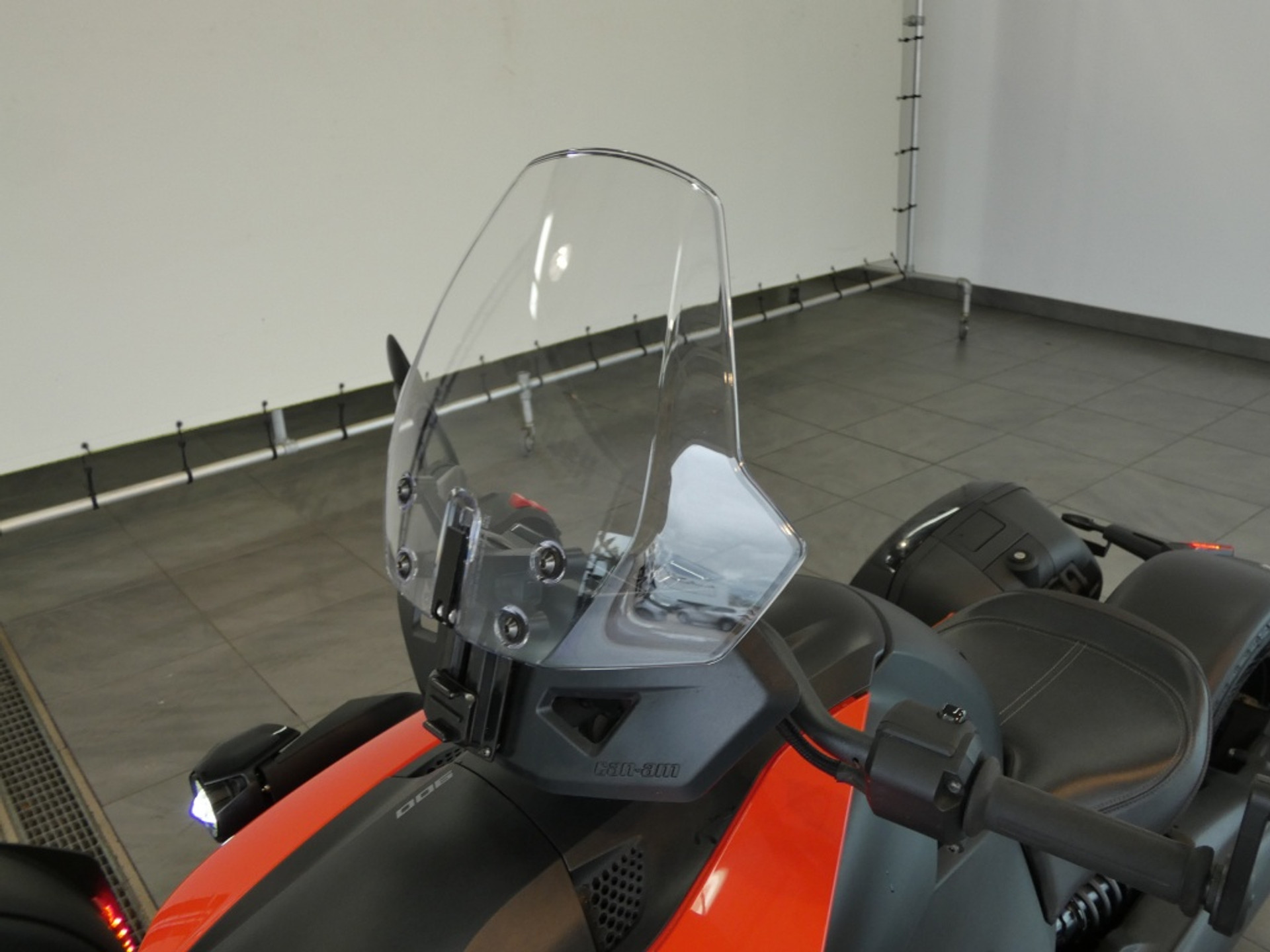 48589025-20.jpg