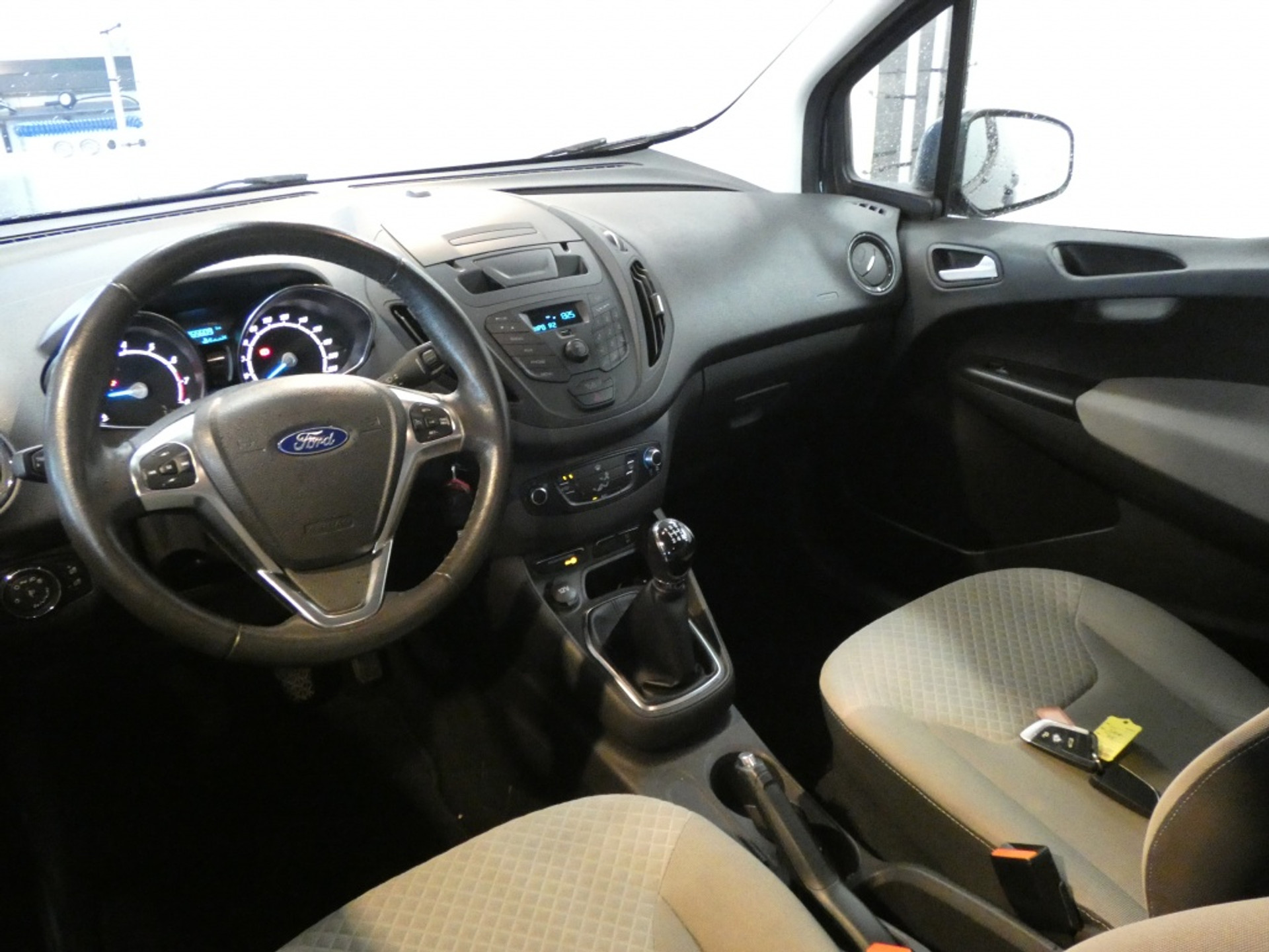 48689963-4.jpg