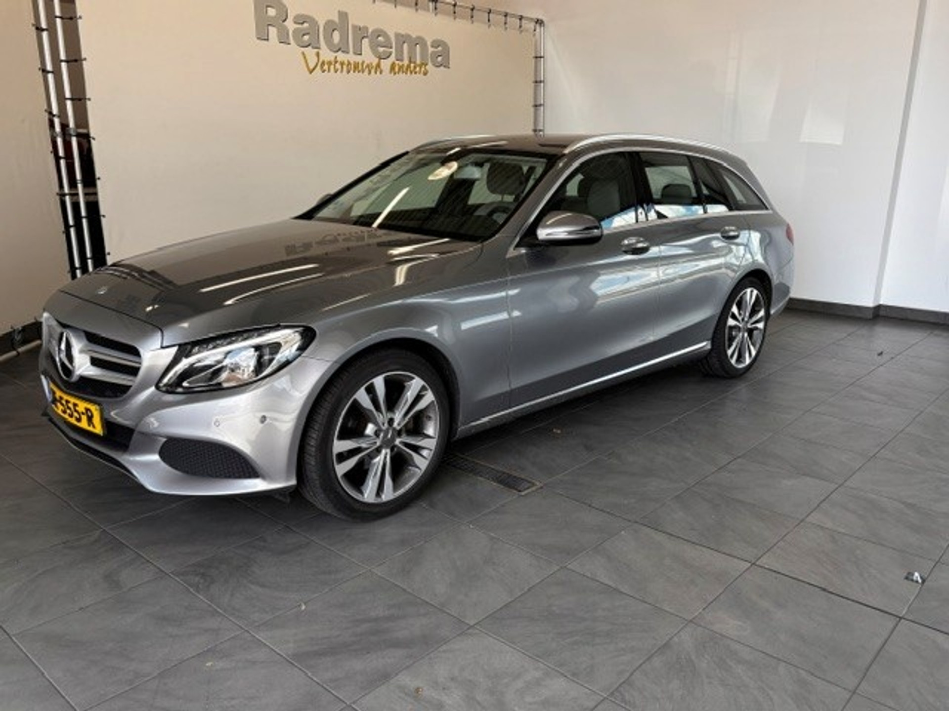 54724641